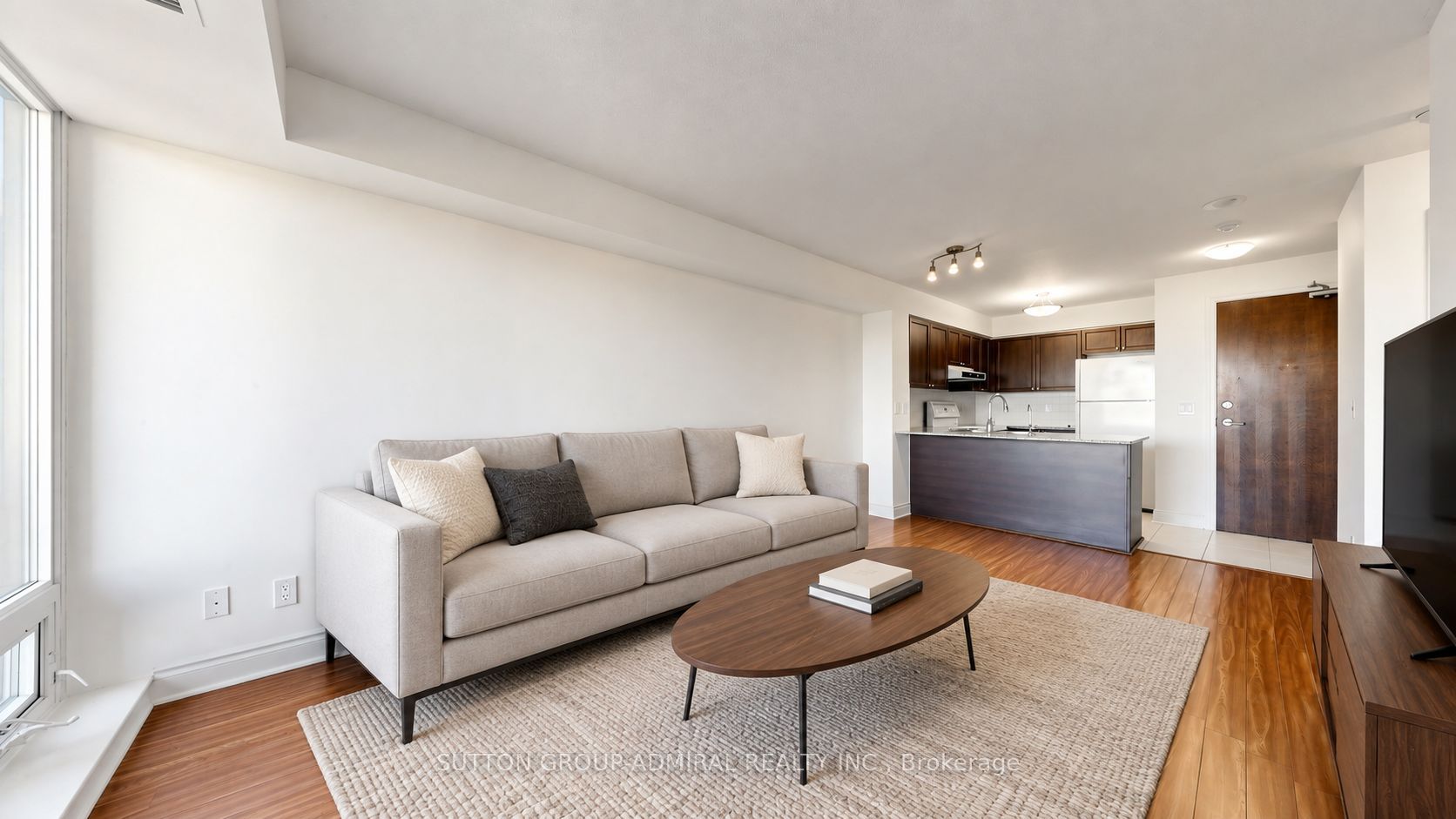 Unit 806 - 7 North Park Road, Vaughan 3
