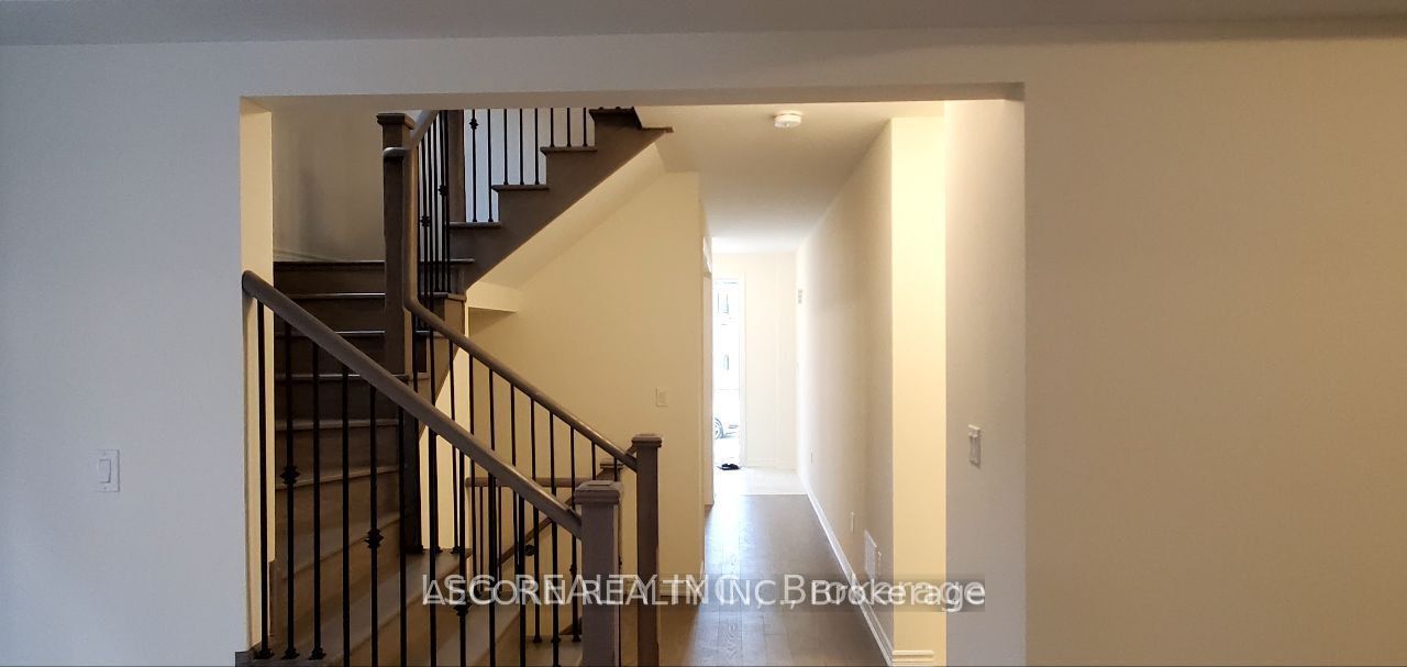 209 Thompson Drive, East Gwillimbury 3