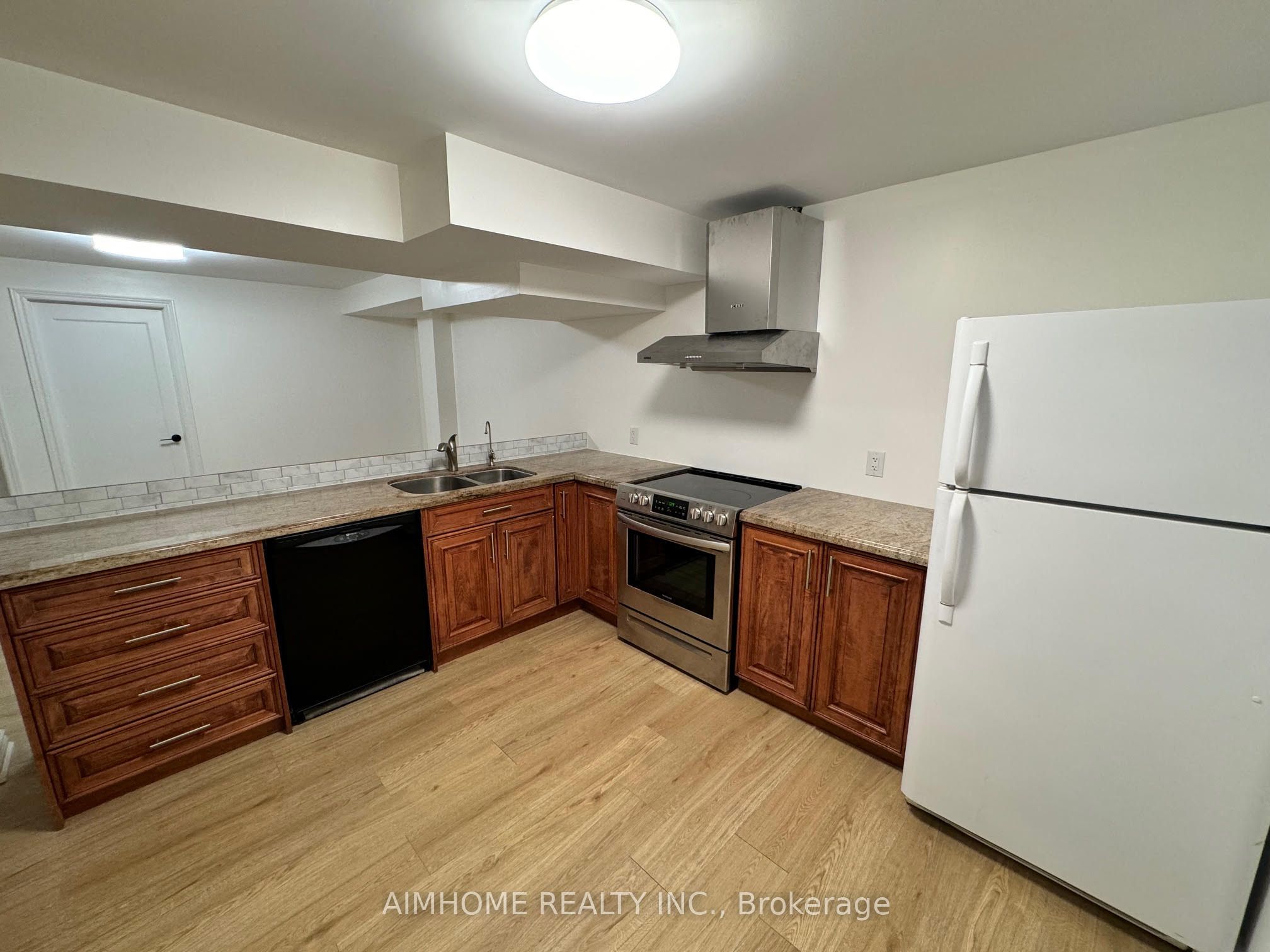 Bsmt 56 Crystal Drive, Richmond Hill 4