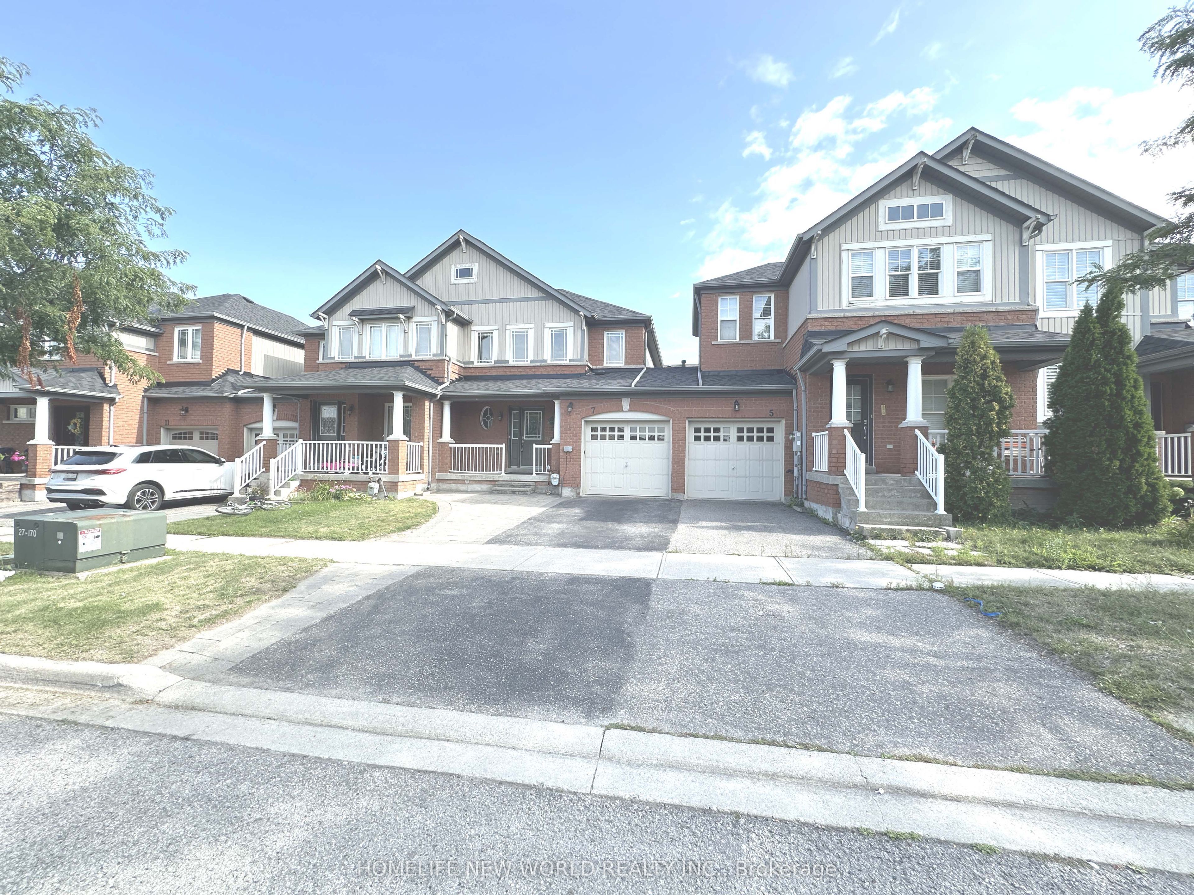 7 Ulson Drive S, Richmond Hill 2