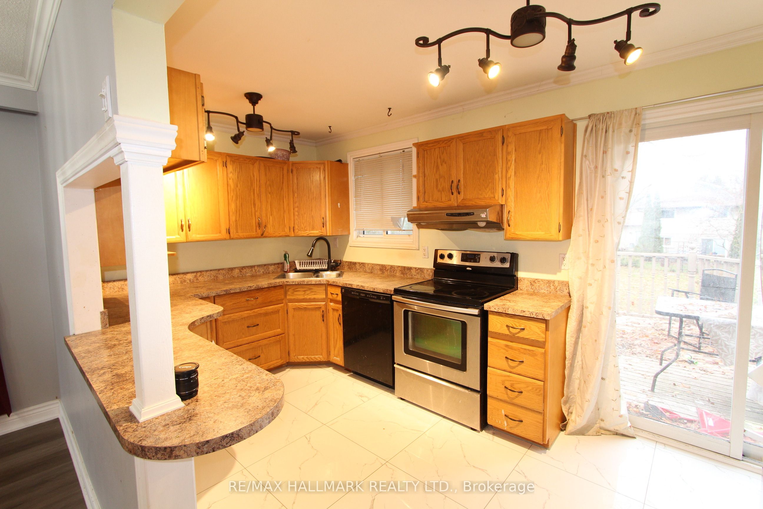 Unit Upper Unit - 8 Meadowland Avenue, Barrie 5