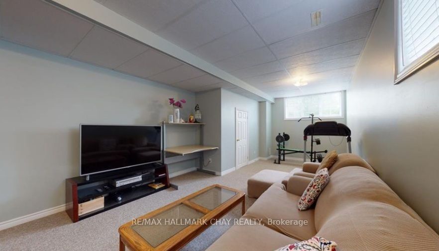 Unit lower level - 133 Monique Crescent, Barrie 2