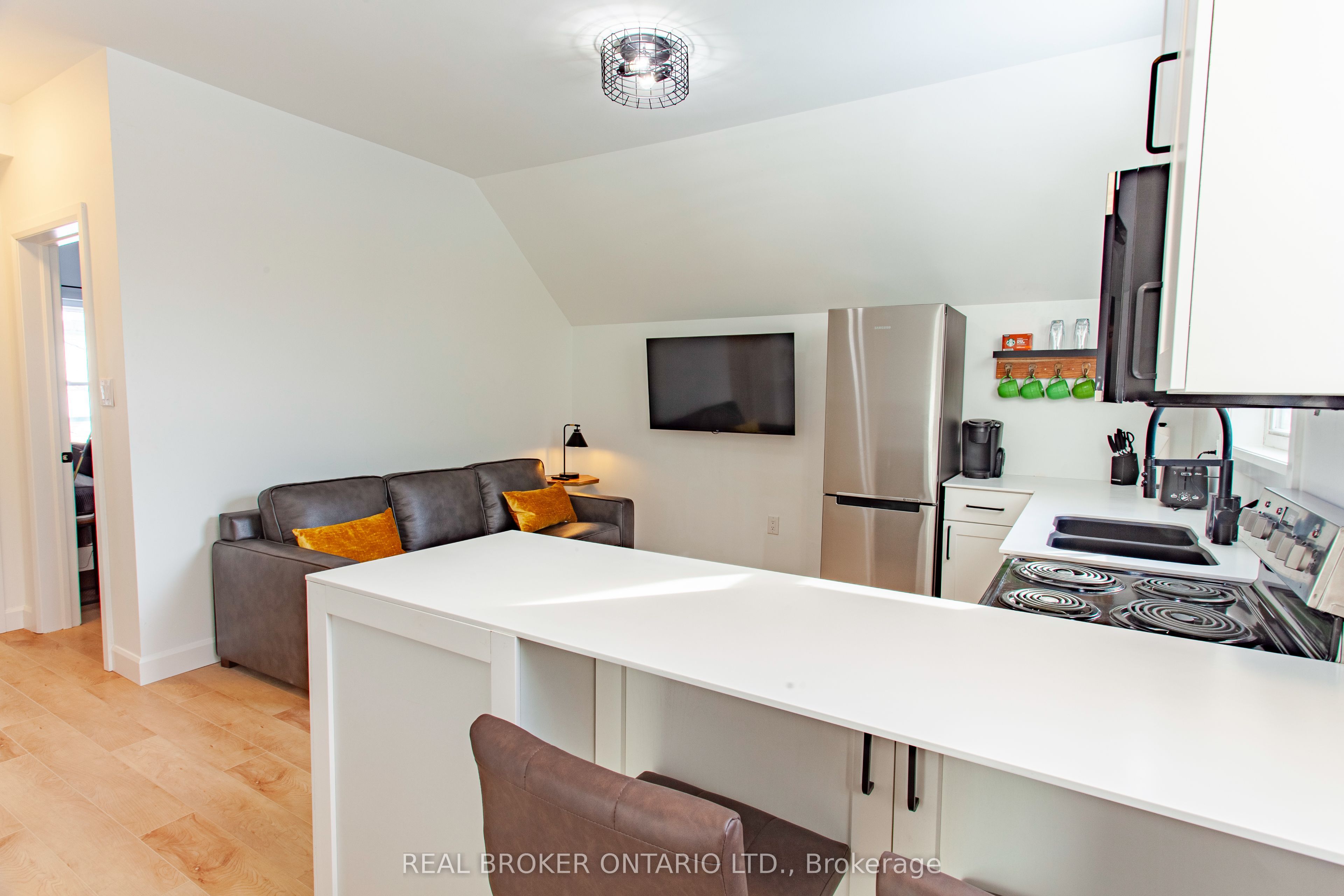 Unit Upper - 97 ALBERT Street S, Orillia 3