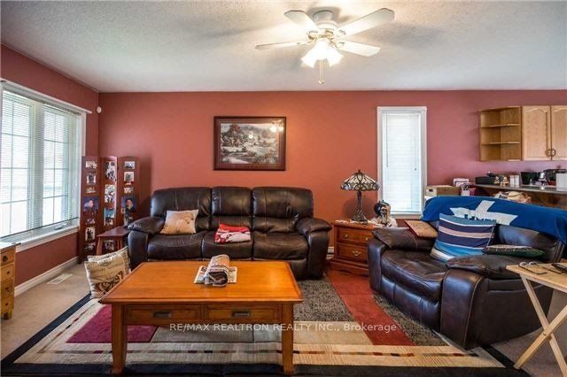 Unit A - 49 Hanmer Street E, Barrie 2