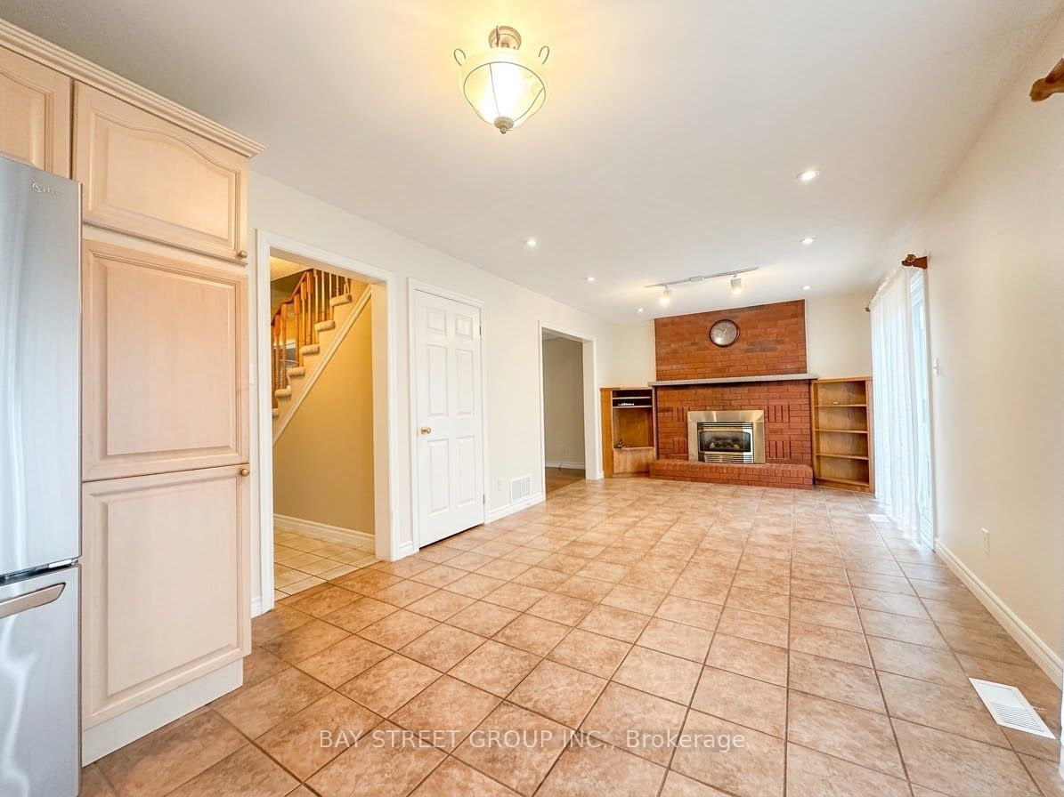 76 Mayfair Drive, Barrie 5