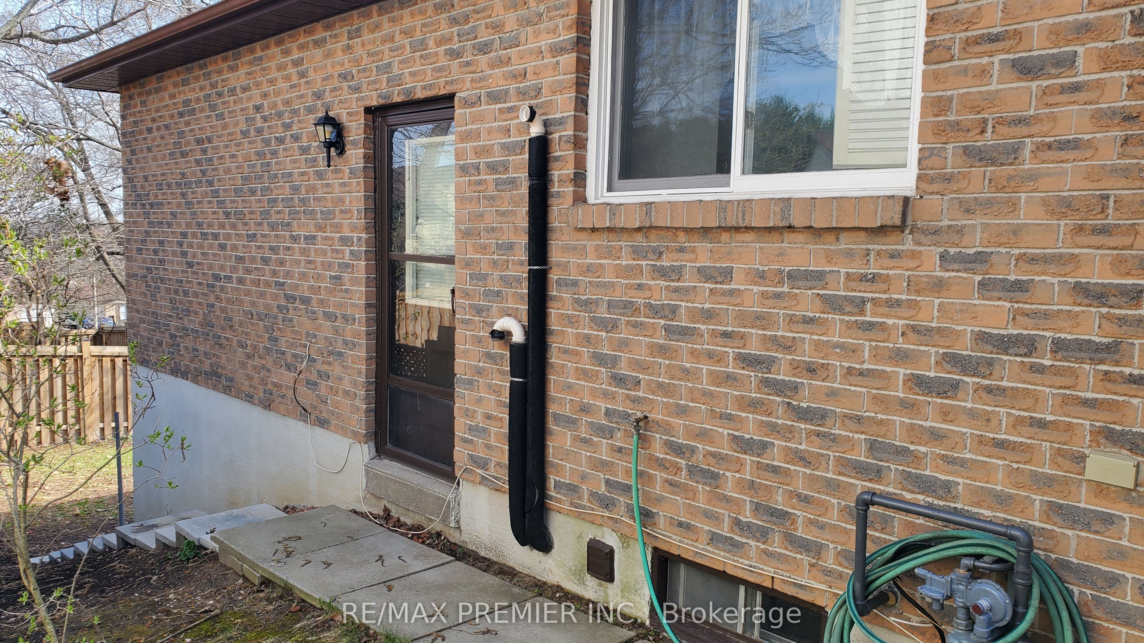 Unit Bsmt - 77 Fox Run, Barrie 2