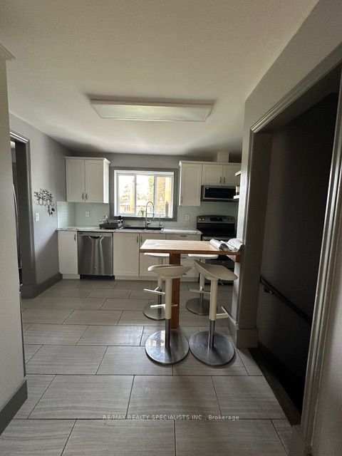 Unit UPPER - 189 Little Avenue, Barrie 3