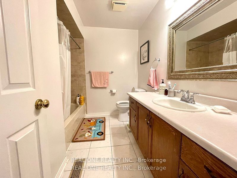 Unit Unit 2 - 1235 Blackburn Drive, Oakville 3