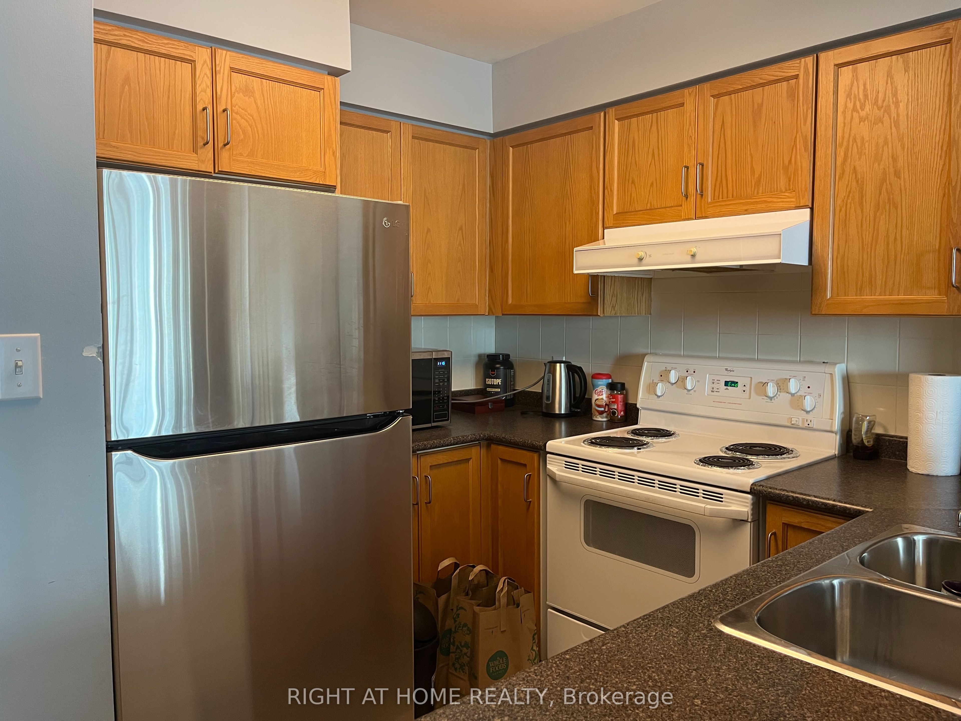 Unit 906 - 156 Enfield Place, Mississauga 2