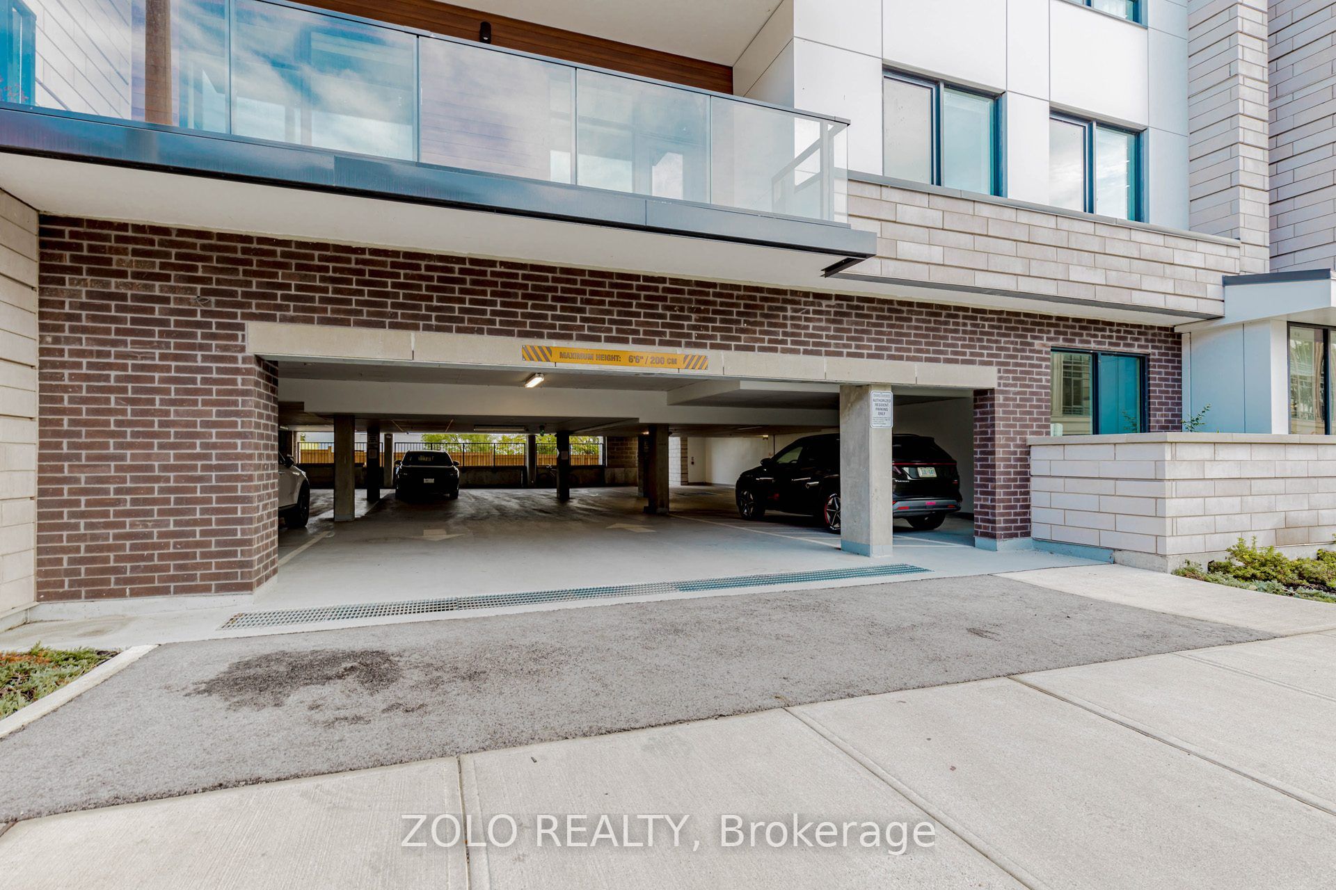 Unit 208 - 123 Maurice Drive, Oakville 3