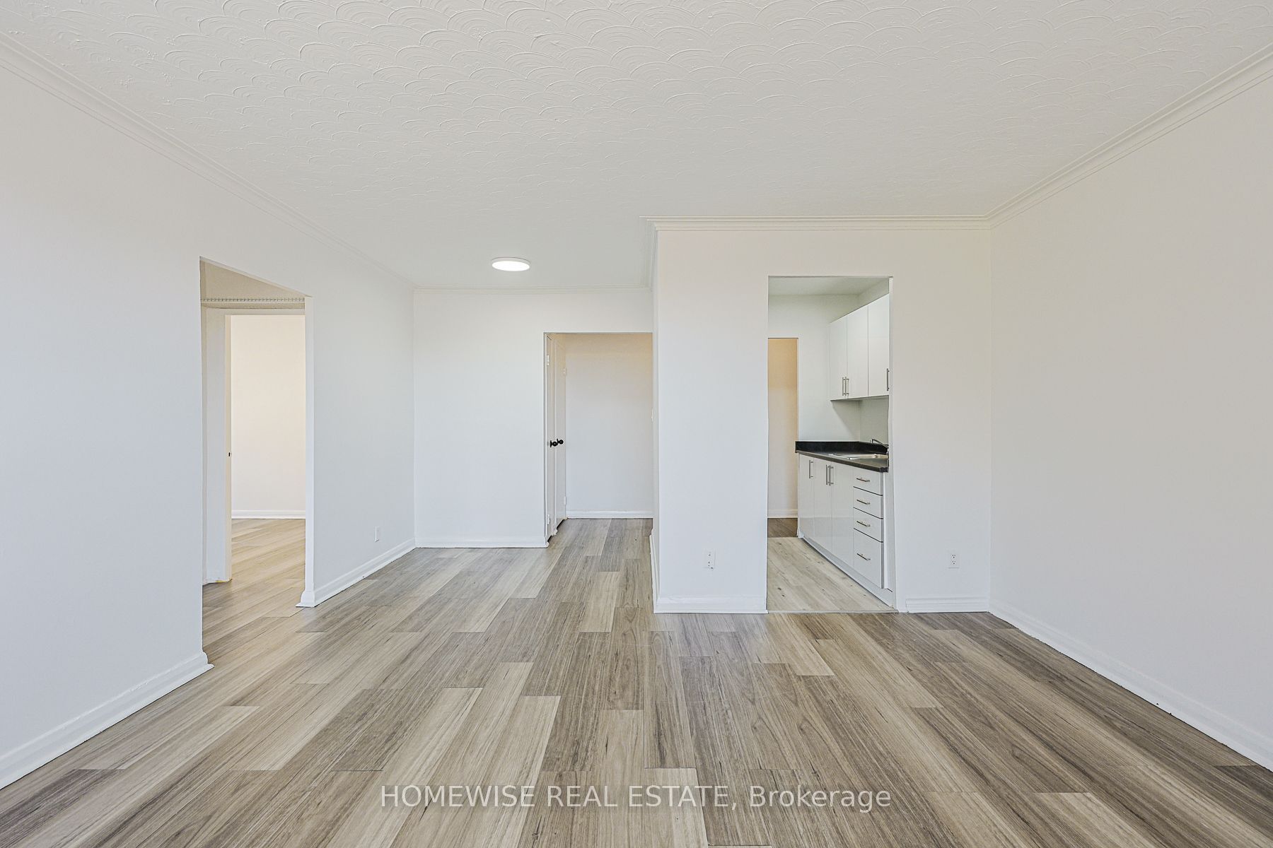 Unit 202 - 2204 Dufferin Street, Toronto 4