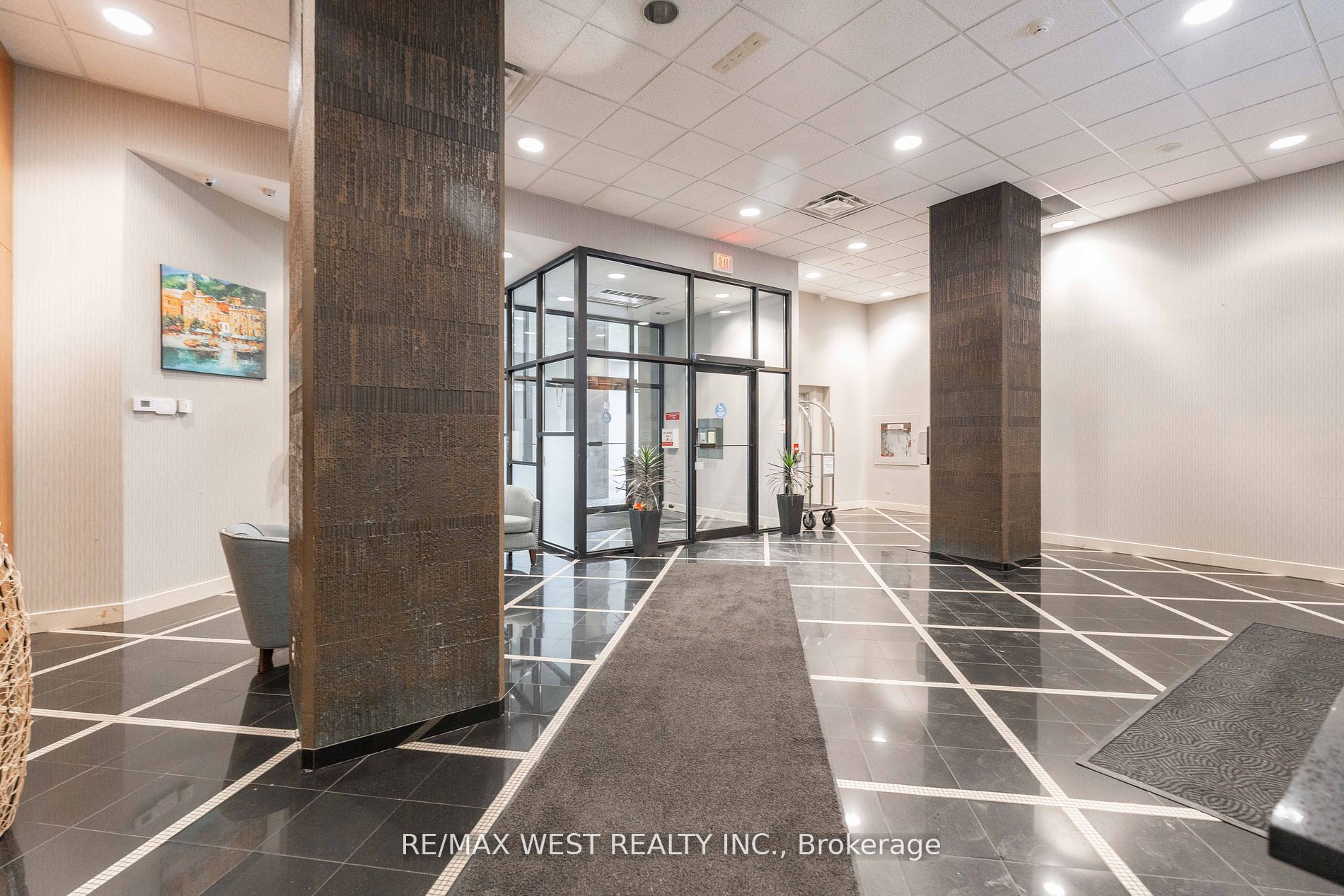 Unit 817 - 2737 Keele Street, North York 2