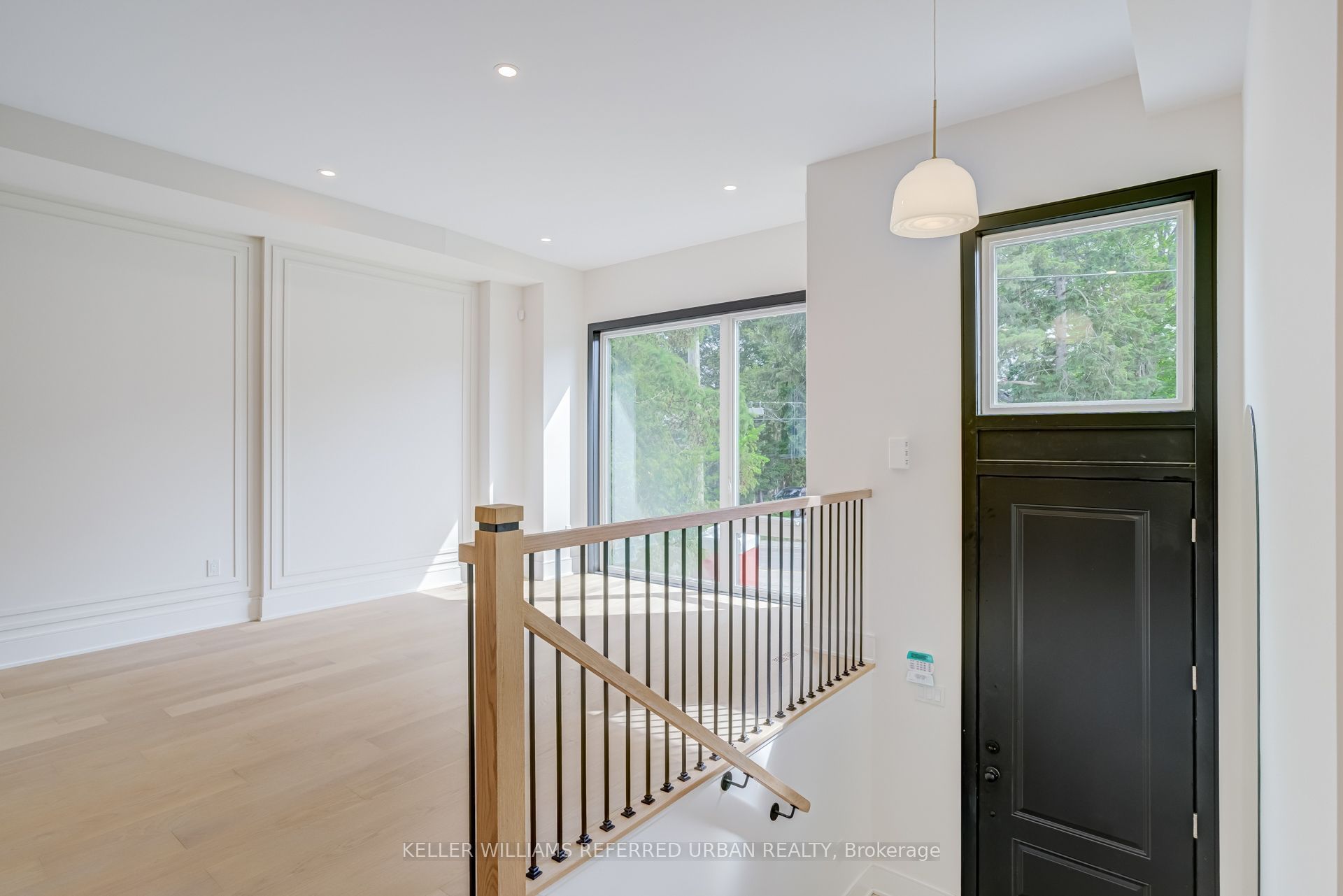 37 Wesley Avenue, Mississauga 3