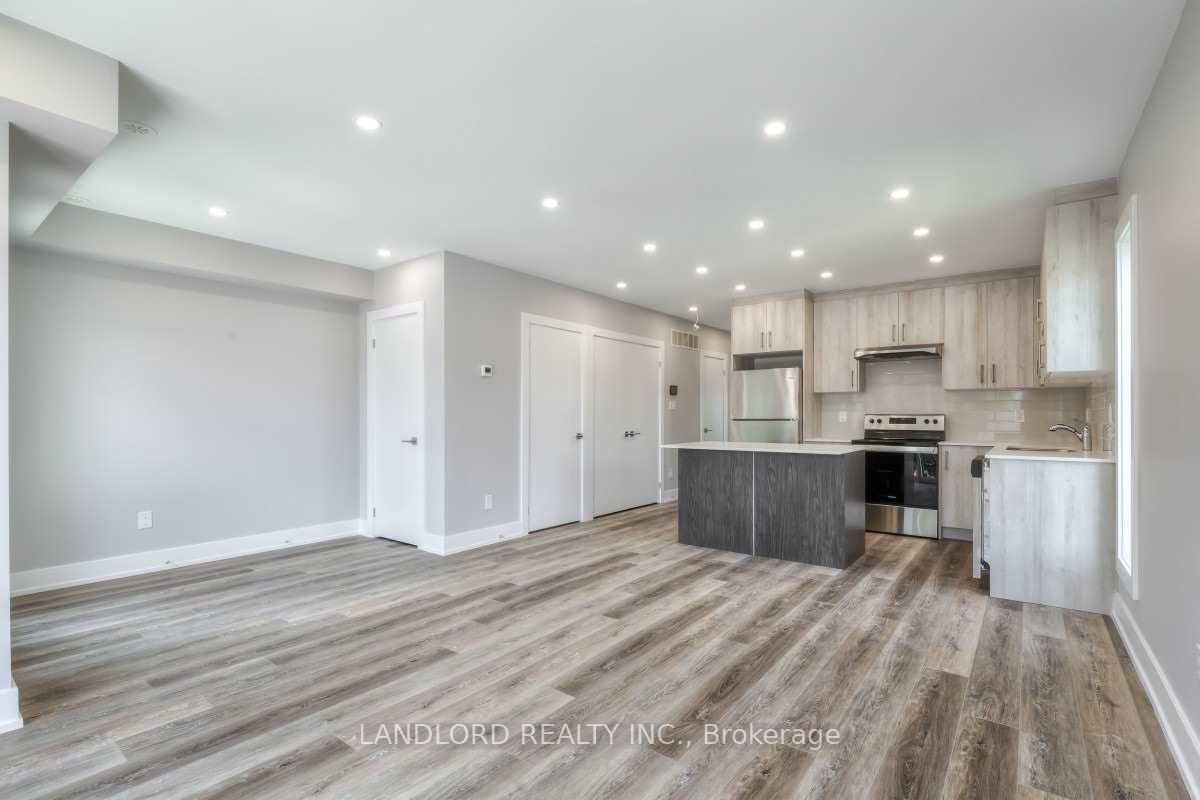 Unit 3 - 53 Rockcliffe Boulevard, Toronto 5
