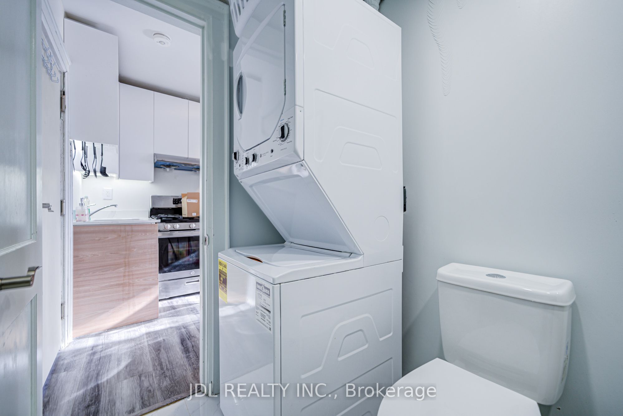 Unit 6 - 5 Sorauren Avenue, Toronto 4