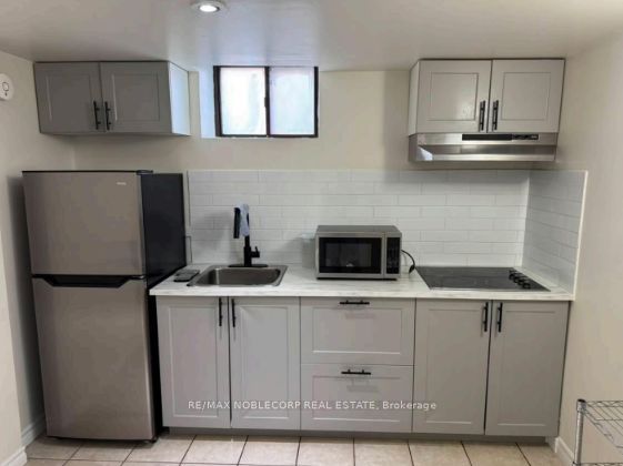 Unit Basement - 131 Redwater Drive, Etobicoke 2