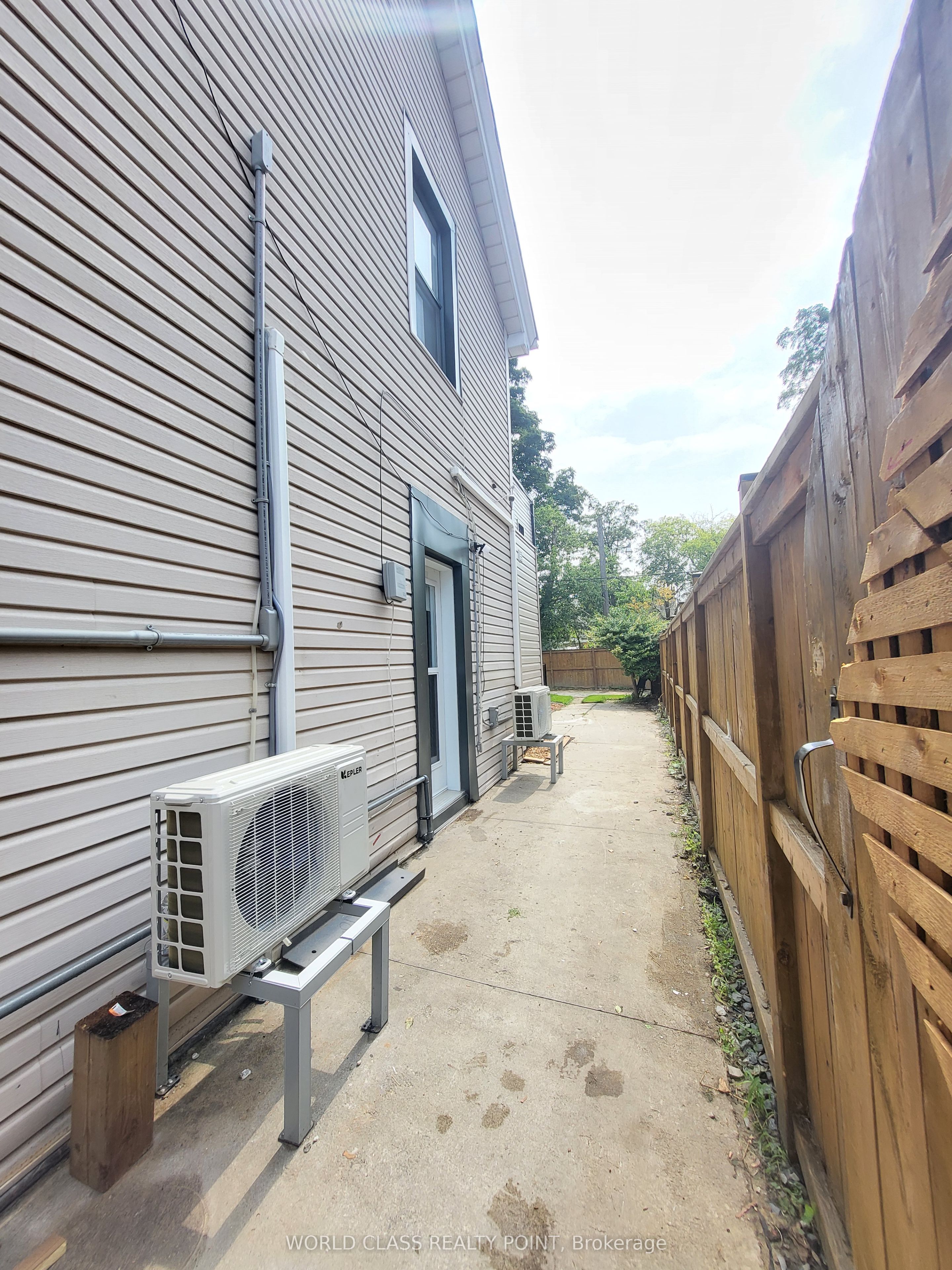 Unit MAIN - 49 Vine Avenue, Toronto 4