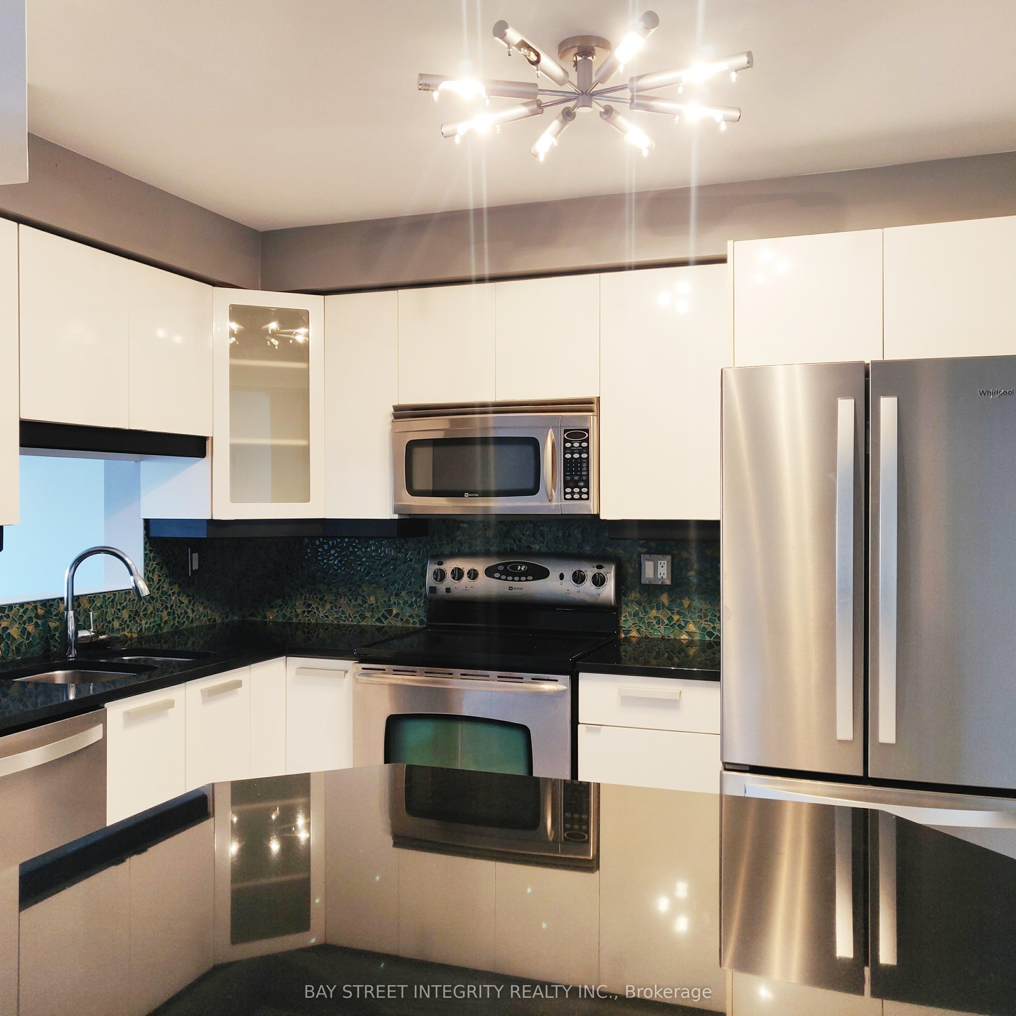 2054 Glenhampton Road, Oakville 3