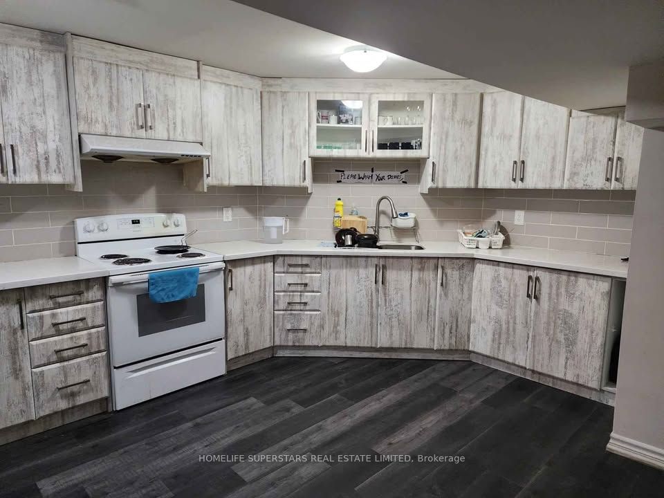Unit Lower Level ( Legal Apt.) - 75 Parkside Drive, Brampton 2