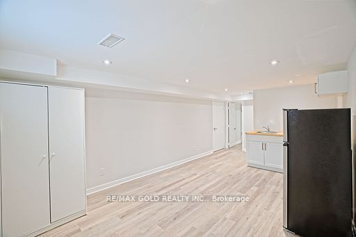 Unit Studio Bsmt - 130 Duncanwoods Drive, North York 3
