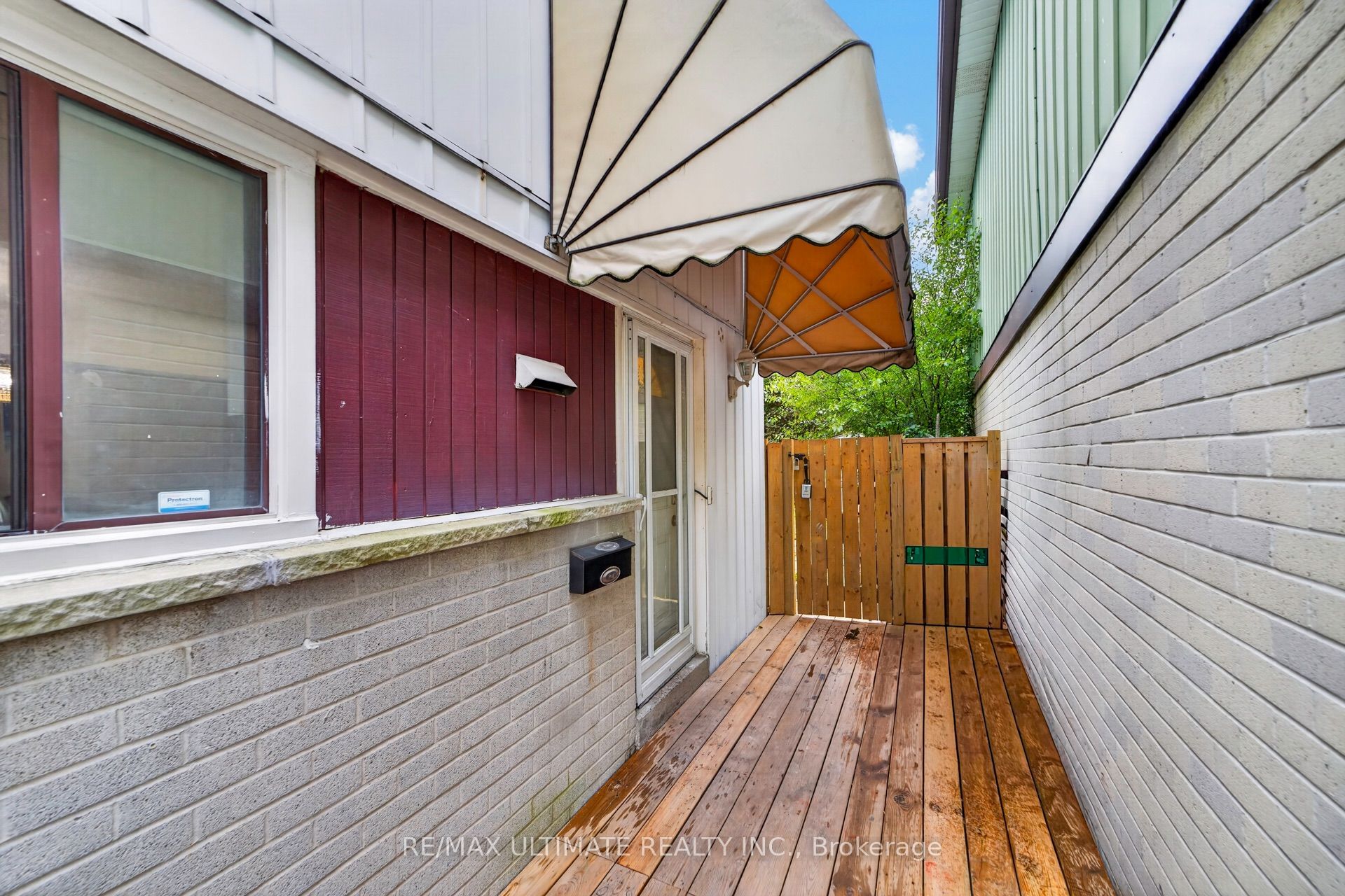 7 Grand River Court, Brampton 4