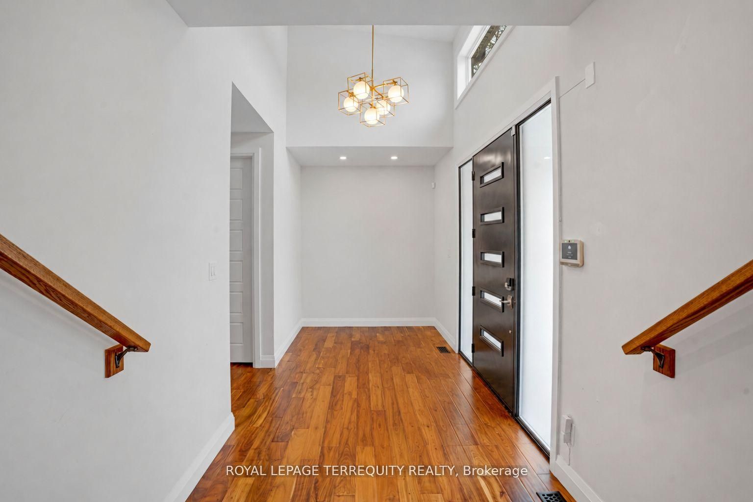 716 North Shore Boulevard E, Burlington 2