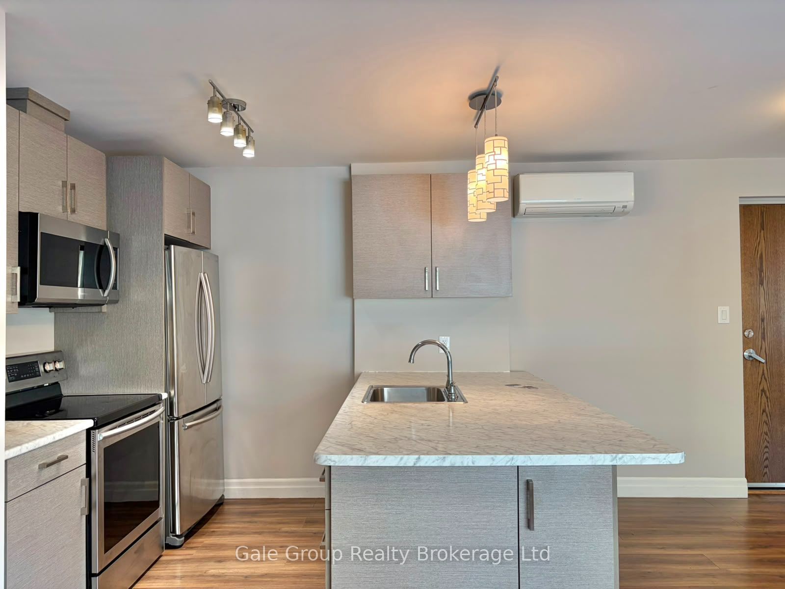 Unit 103 - 5 Paisley Boulevard E, Mississauga 2