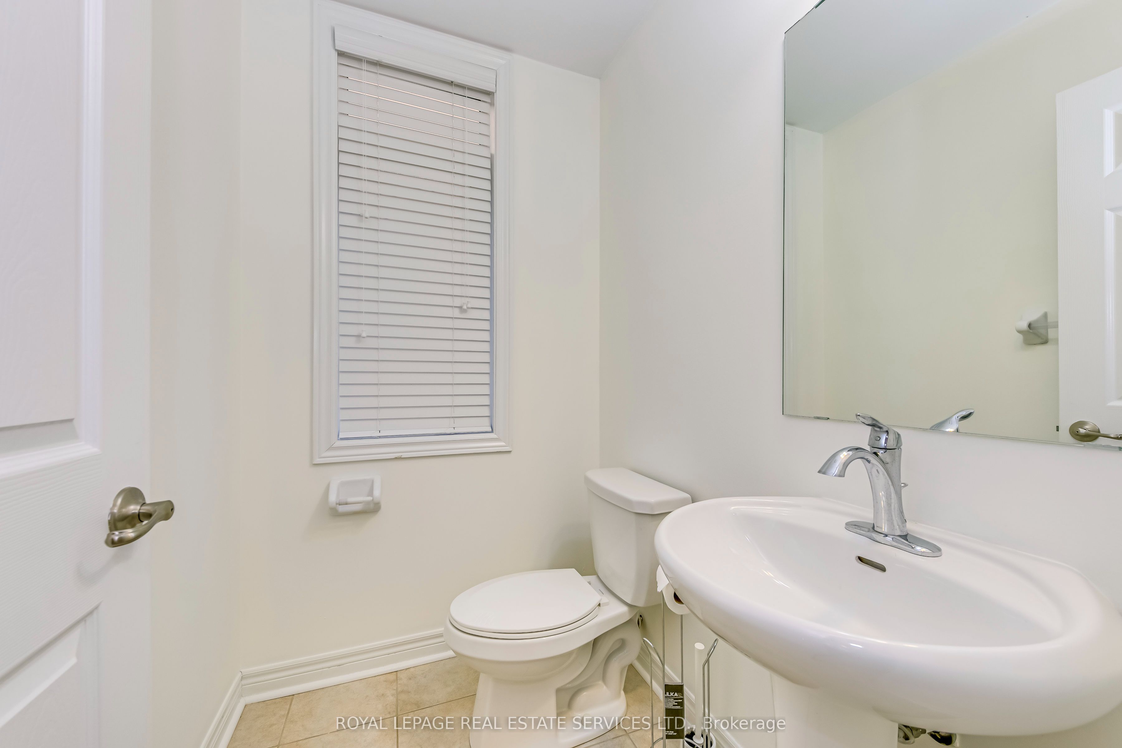 3072 Eberly Woods Drive, Oakville 5