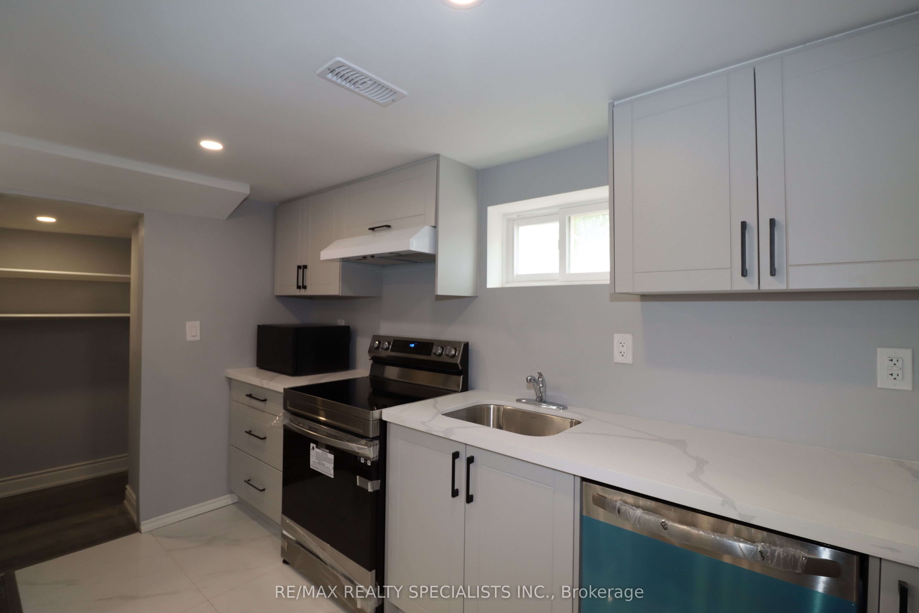 81 Gretna Drive, Brampton 4