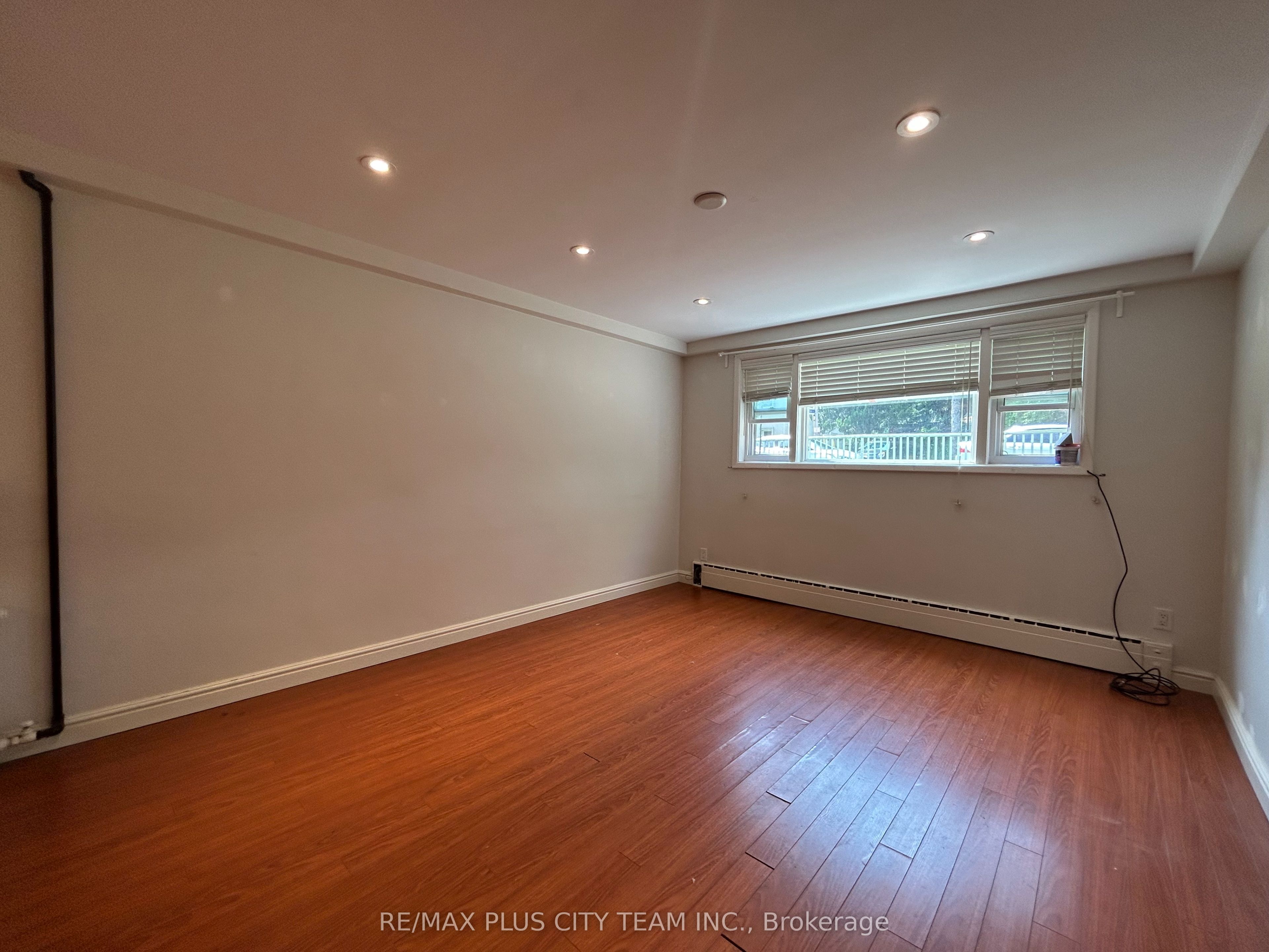 Unit Unit 1 - 11 Thirty Fifth Street, Etobicoke 3