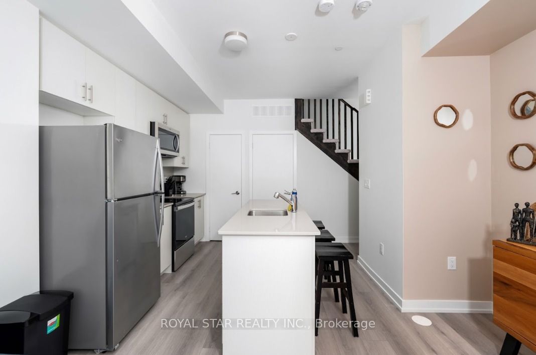 Unit 202 - 3562 Conolial Drive, Mississauga 2