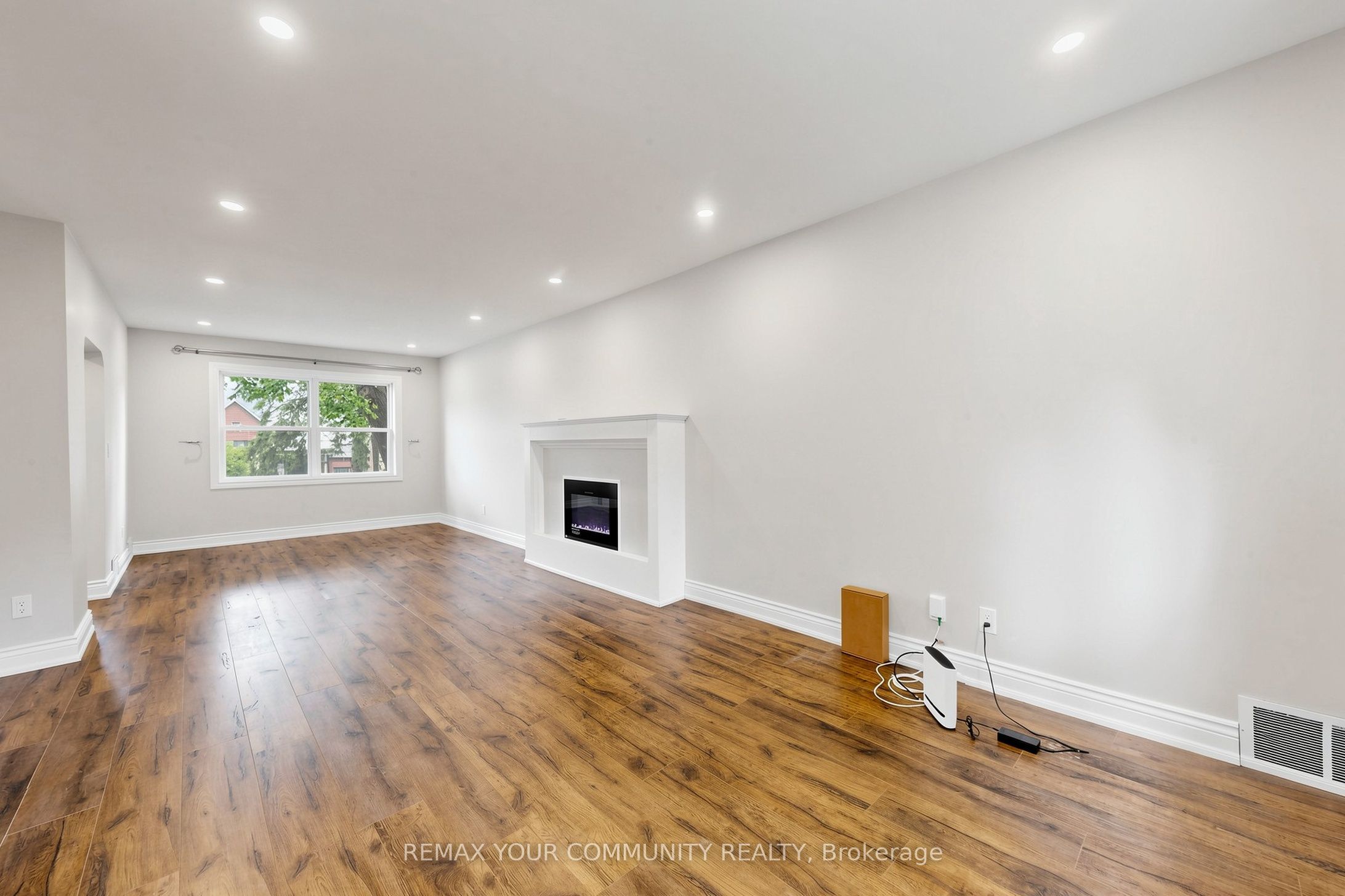 22 HAVENRIDGE Drive, Etobicoke 4