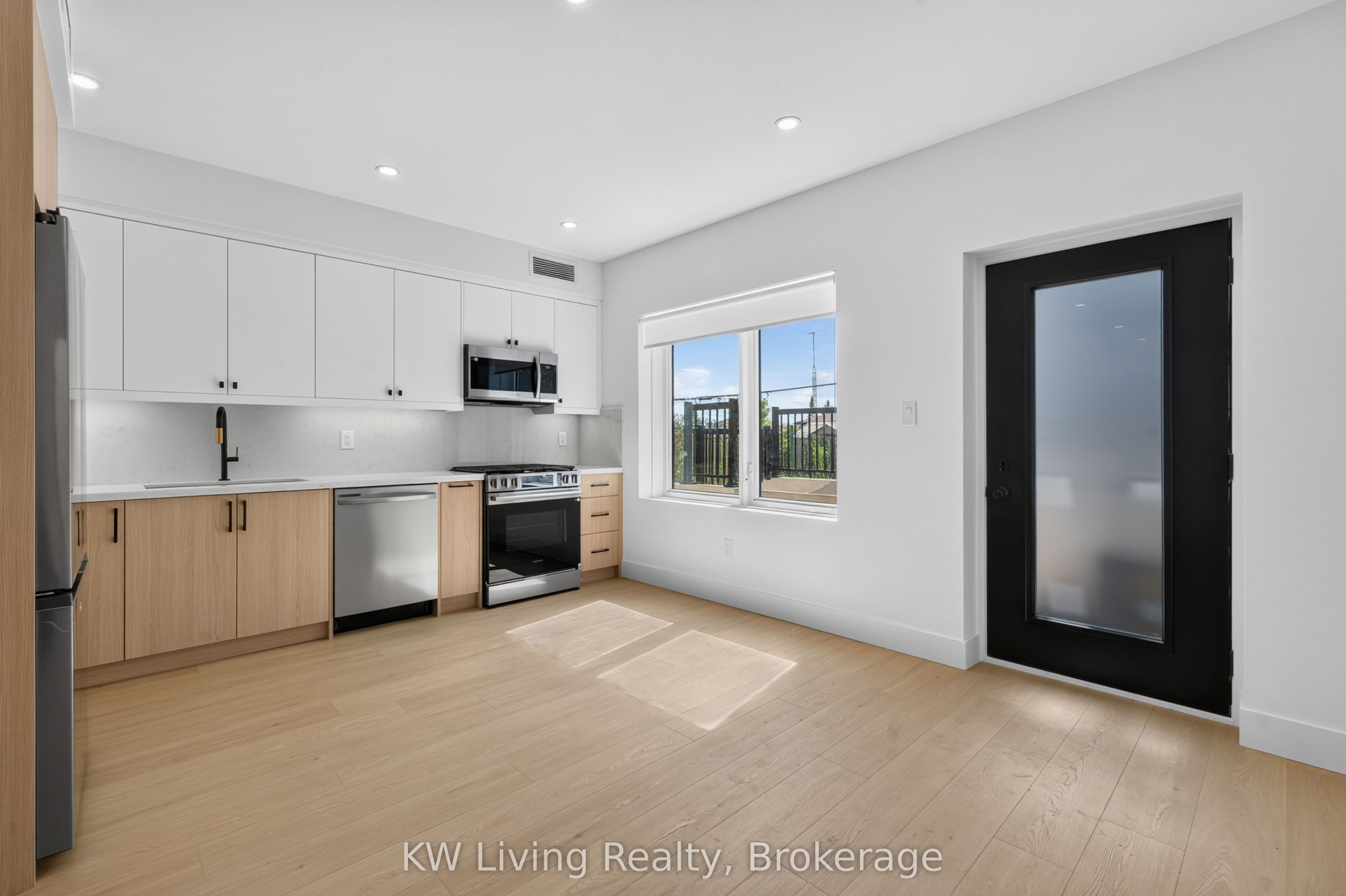 6 Kirknewton Road, Toronto 3