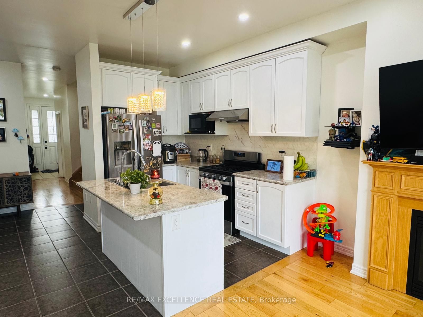 37 Dufay Road, Brampton 3