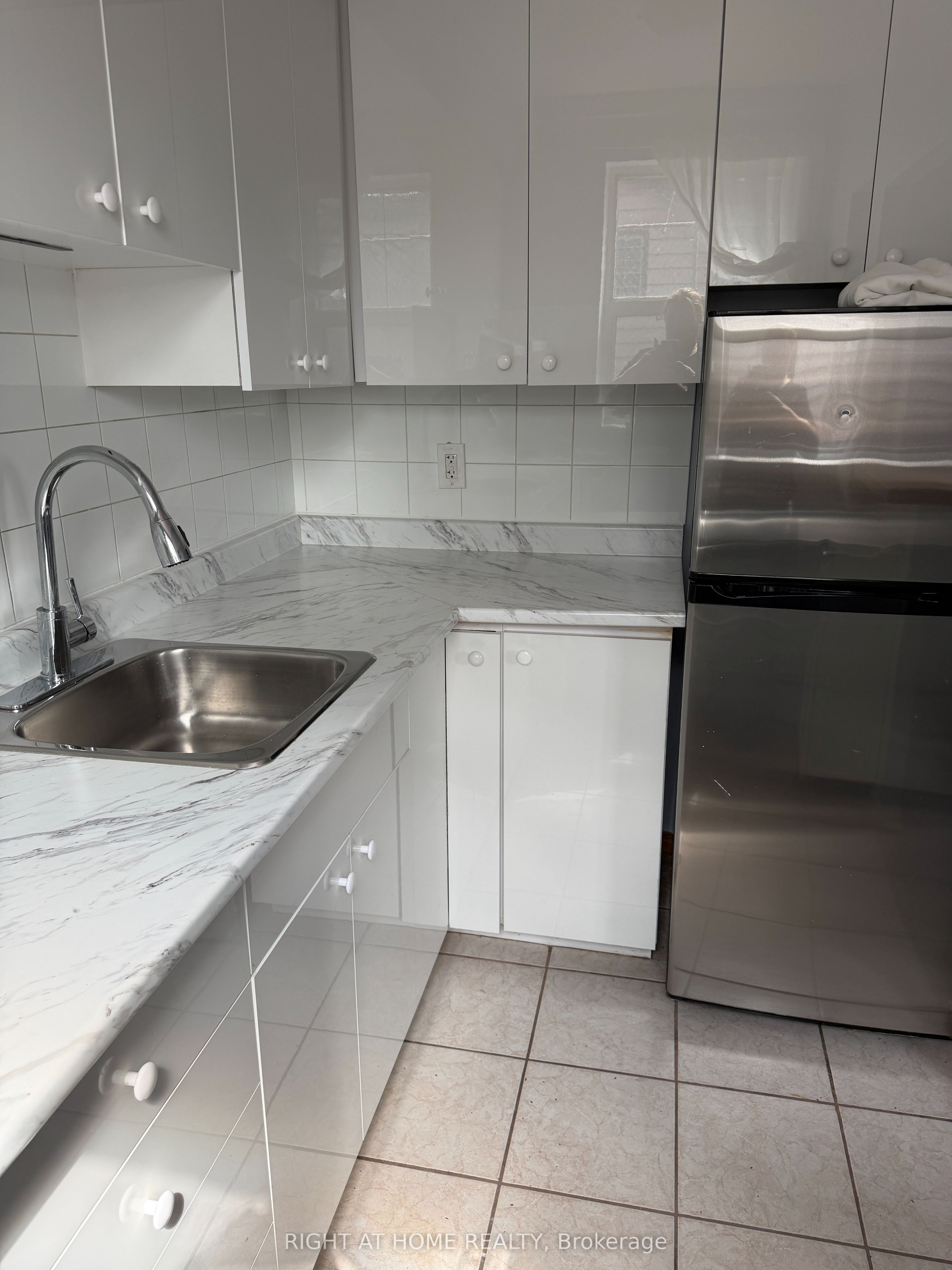 Unit 10 - 115 Eighth Street, Etobicoke 3