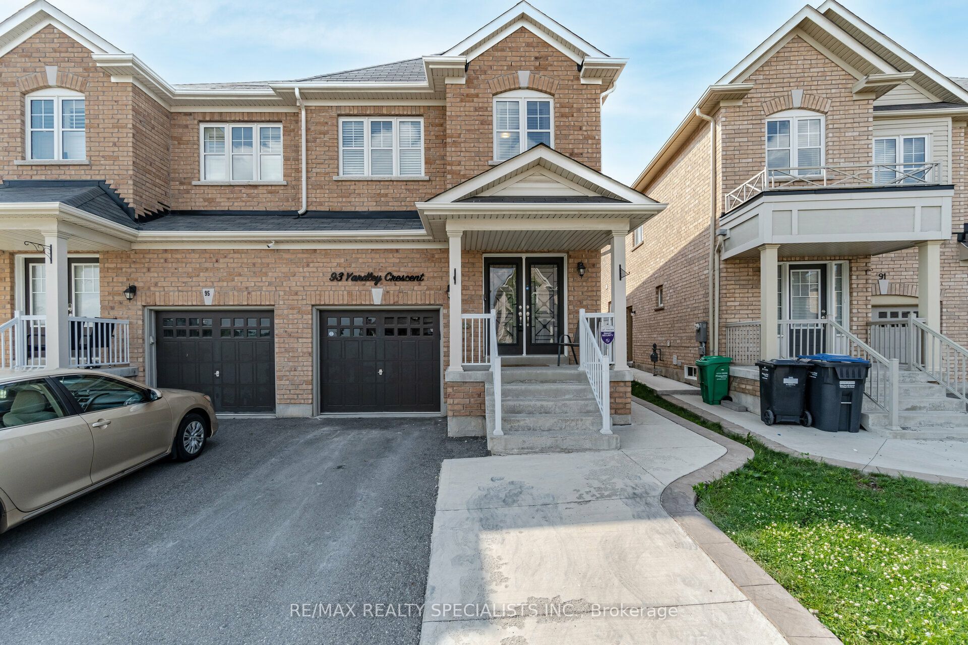 93 Yardley Crescent, Brampton 2