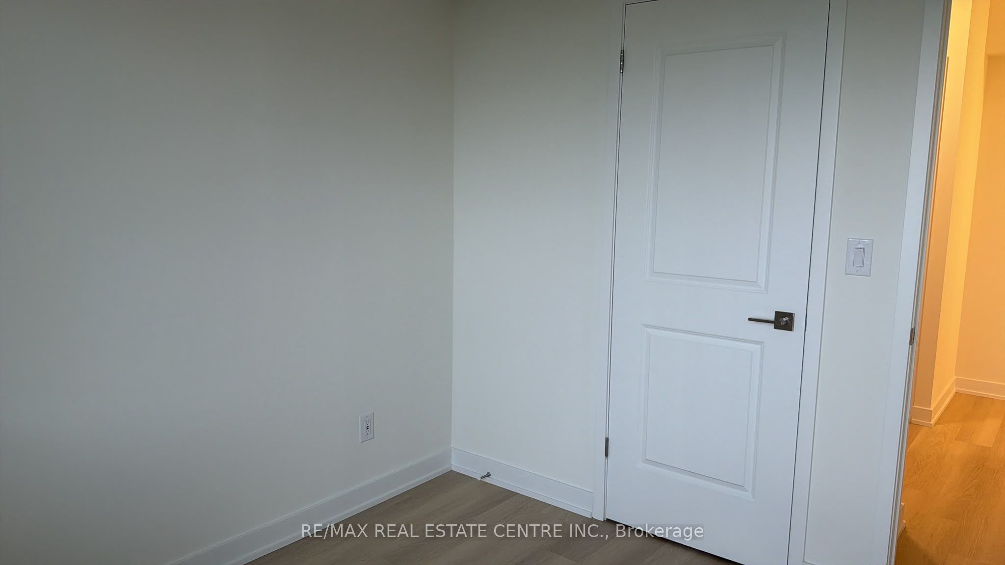 Unit 815 - 2825 JANE Street, North York 4