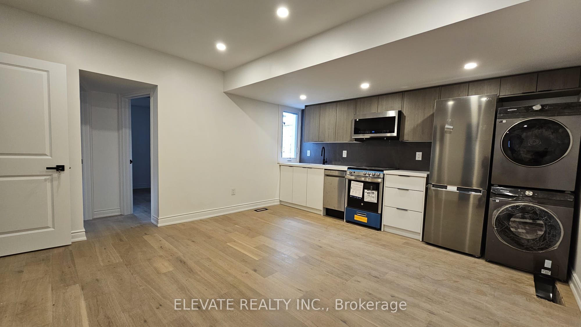 54 Burlington Street, Etobicoke 3