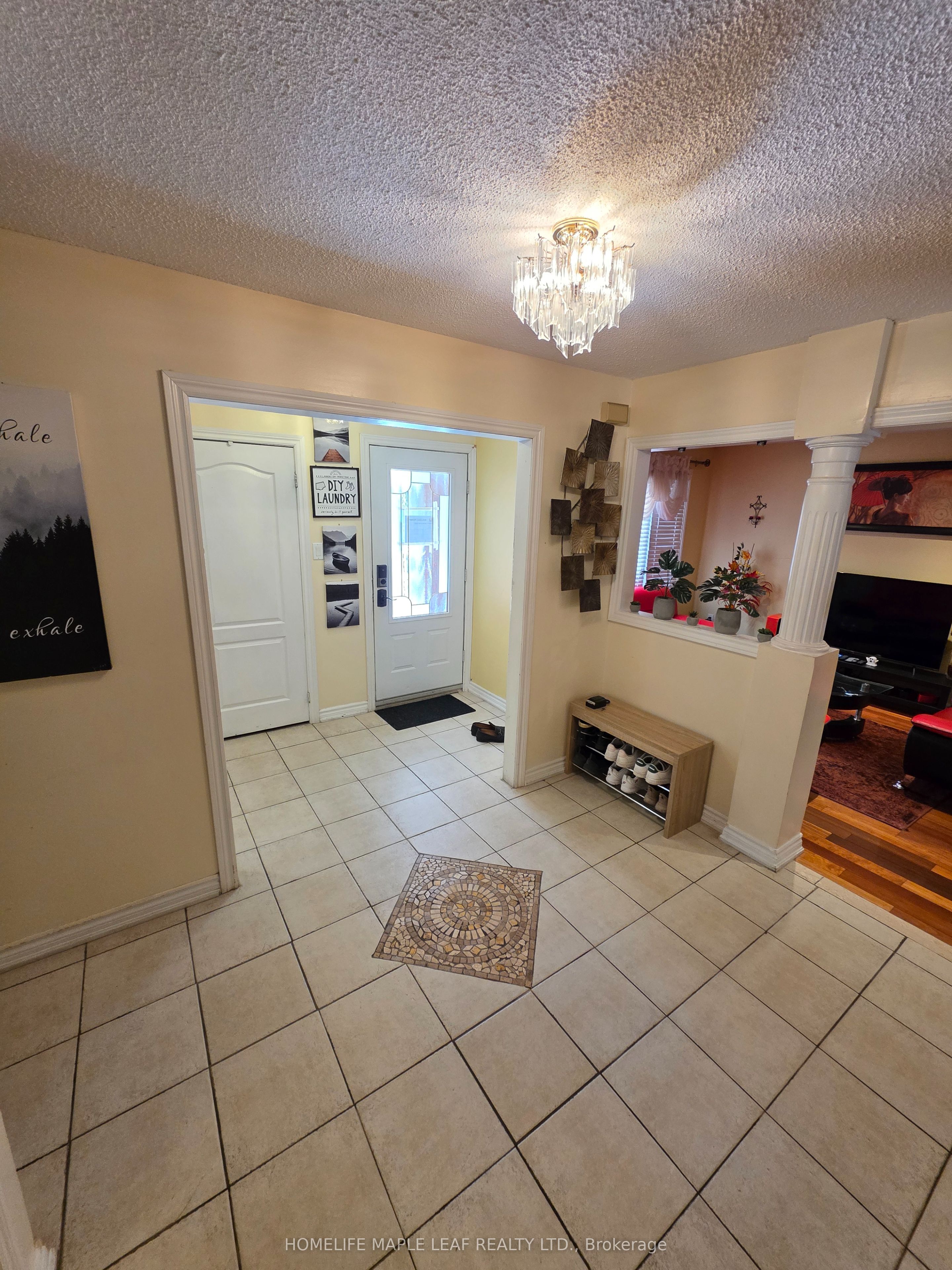 37 Coronation Circle, Brampton 5