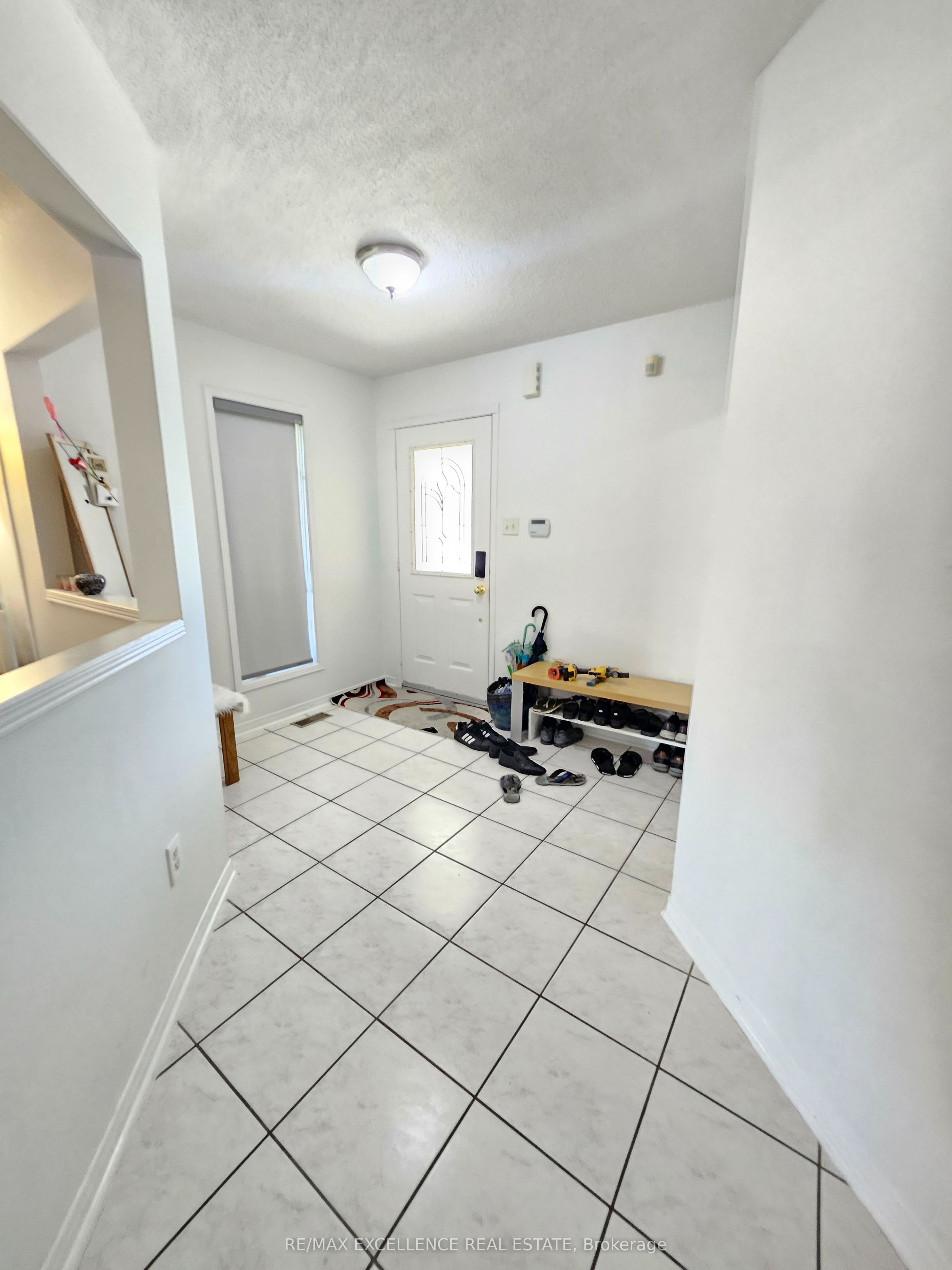 Unit Upper - 24 Hayloft Court, Brampton 3