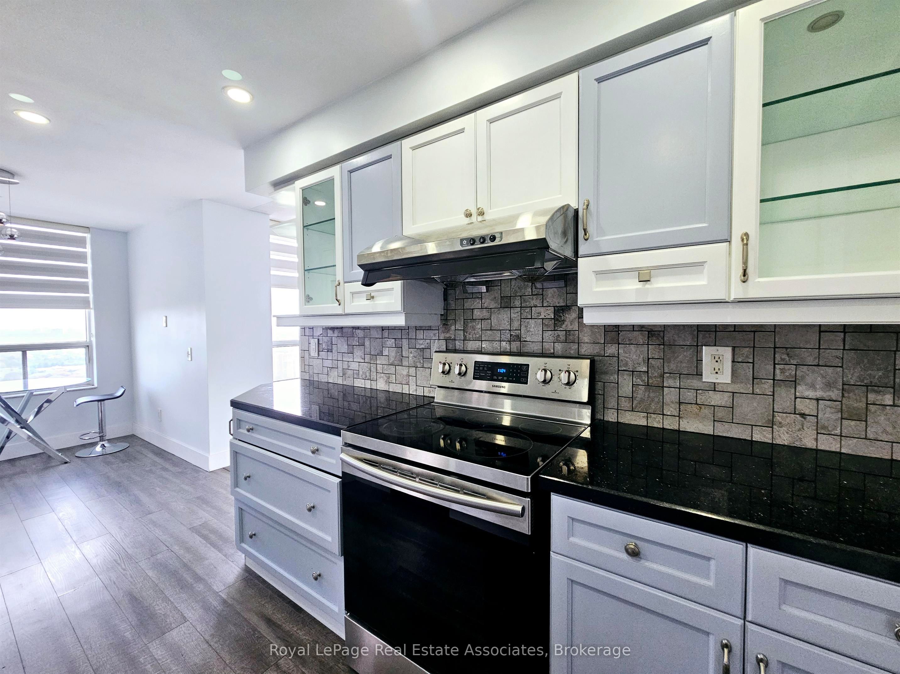 Unit 2425 - 25 Kingsbridge Garden Circle, Mississauga 3
