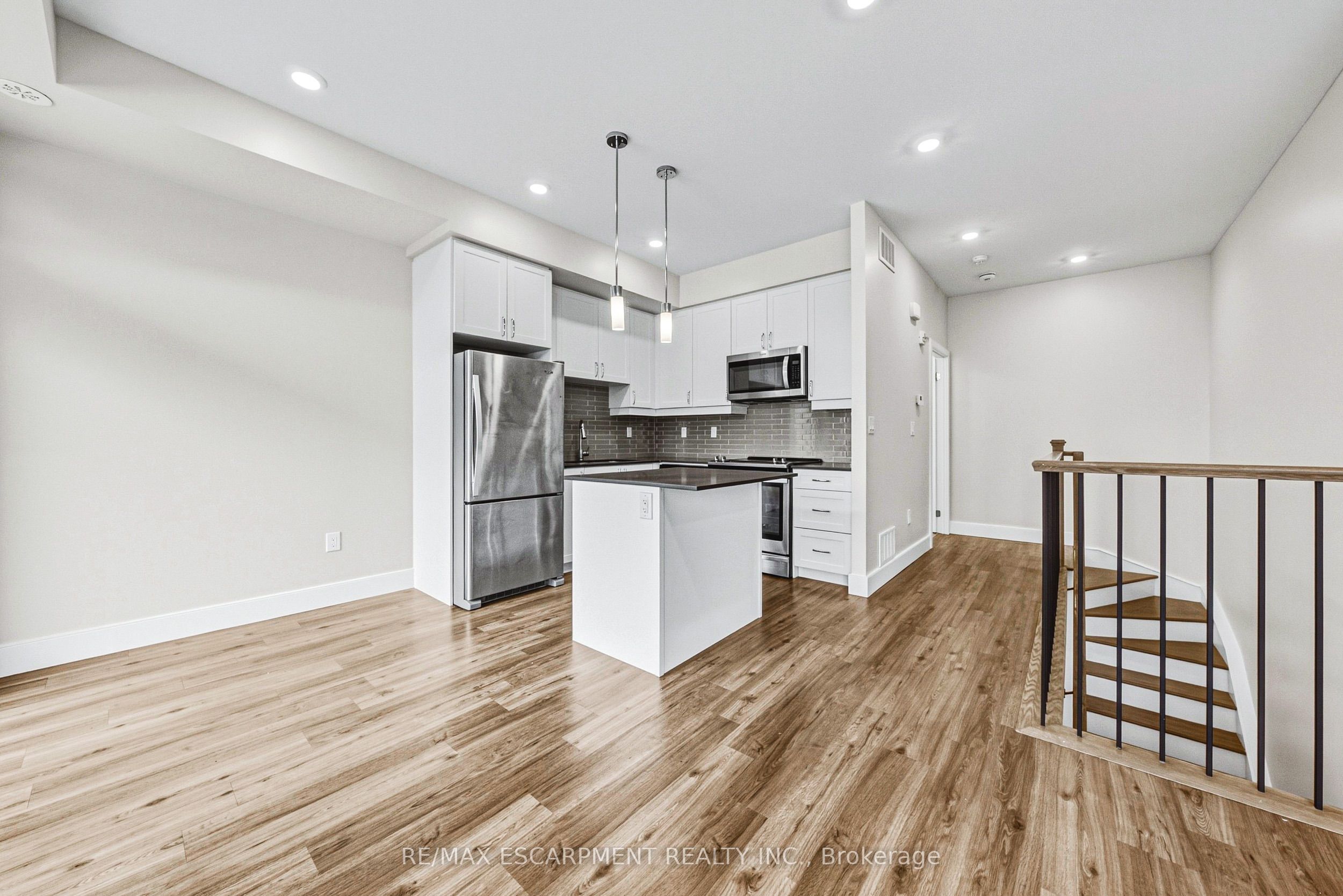 Unit 211 - 2061 Prospect Street, Burlington 4