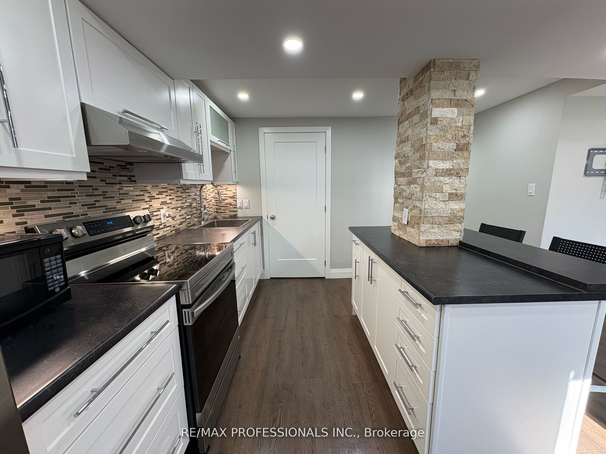 Unit Lower - 19 Elmbrook Crescent, Etobicoke 4