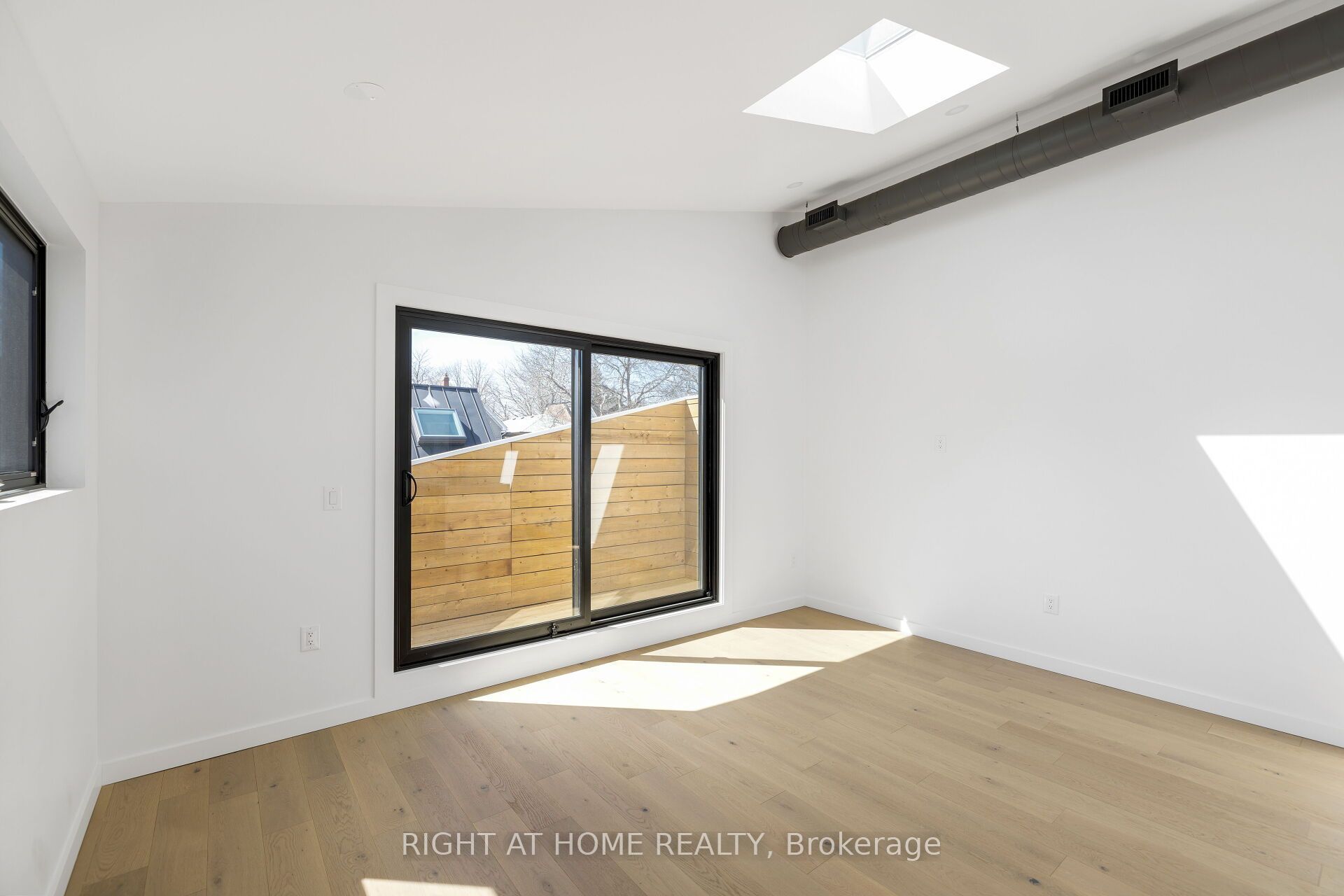 Unit Upper - 86 Lansdowne Avenue, Toronto 4