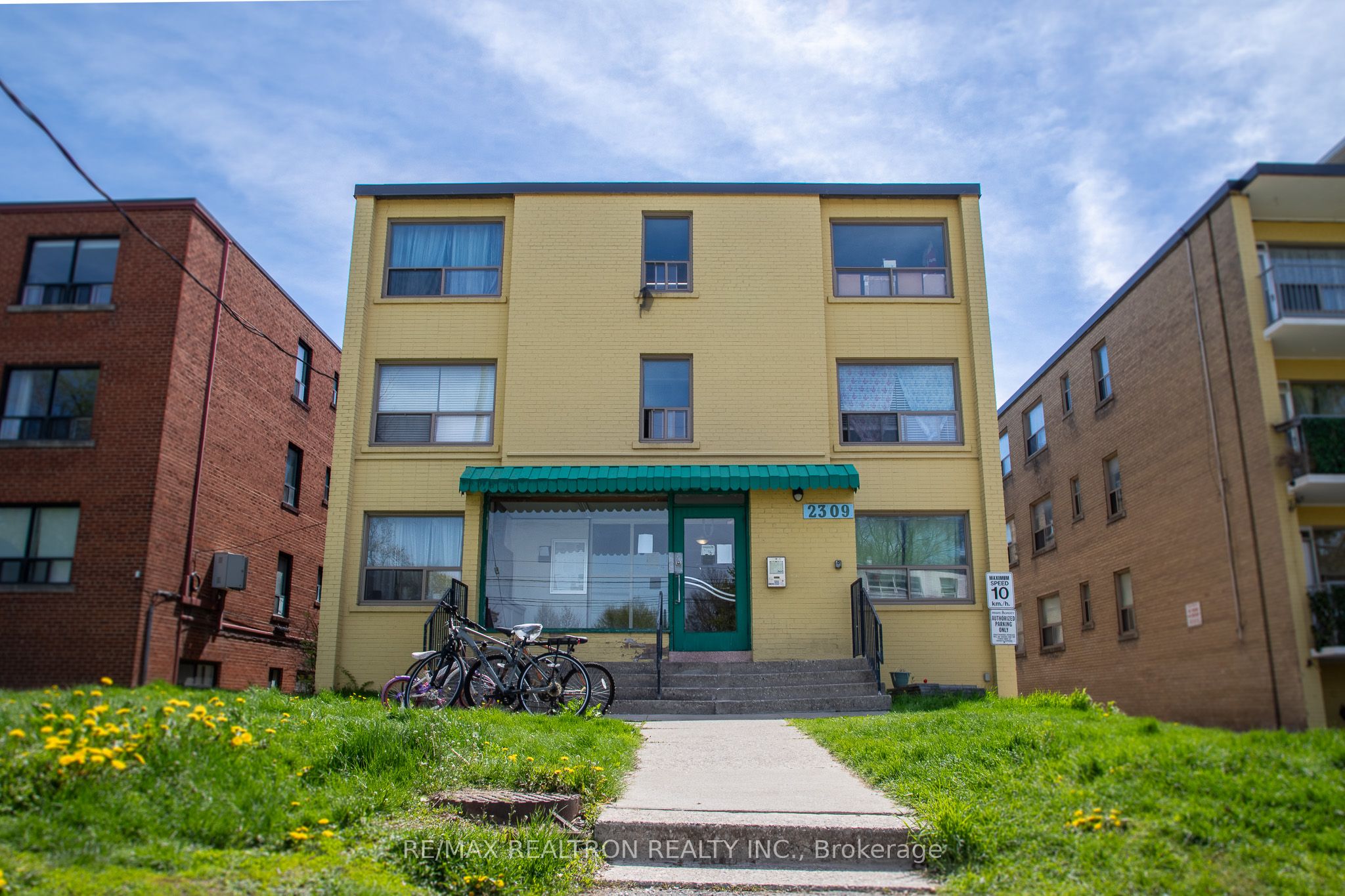 Unit 308 - 2309 Lake Shore Boulevard W, Etobicoke 2