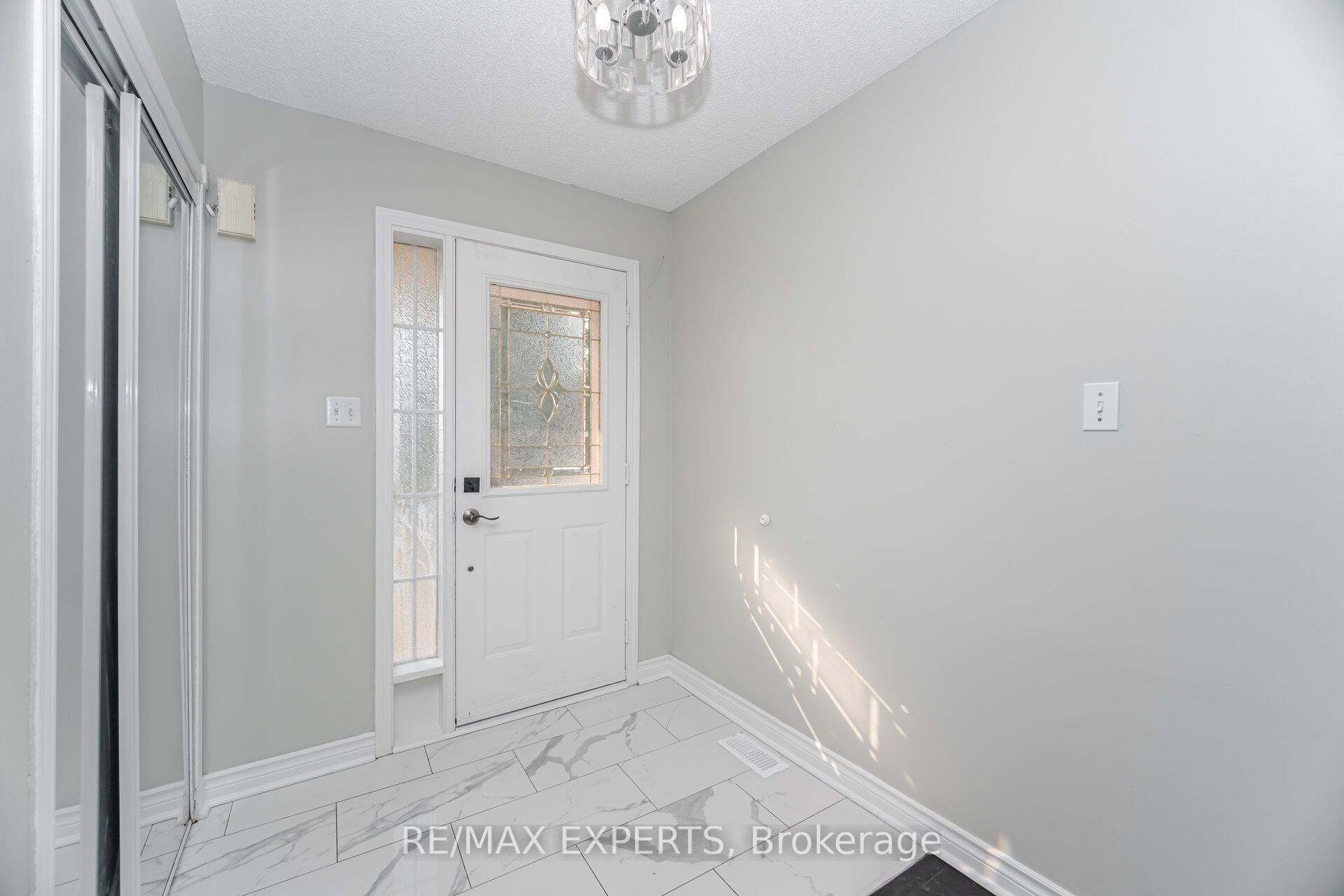 82 Twin Pines Crescent, Brampton 4
