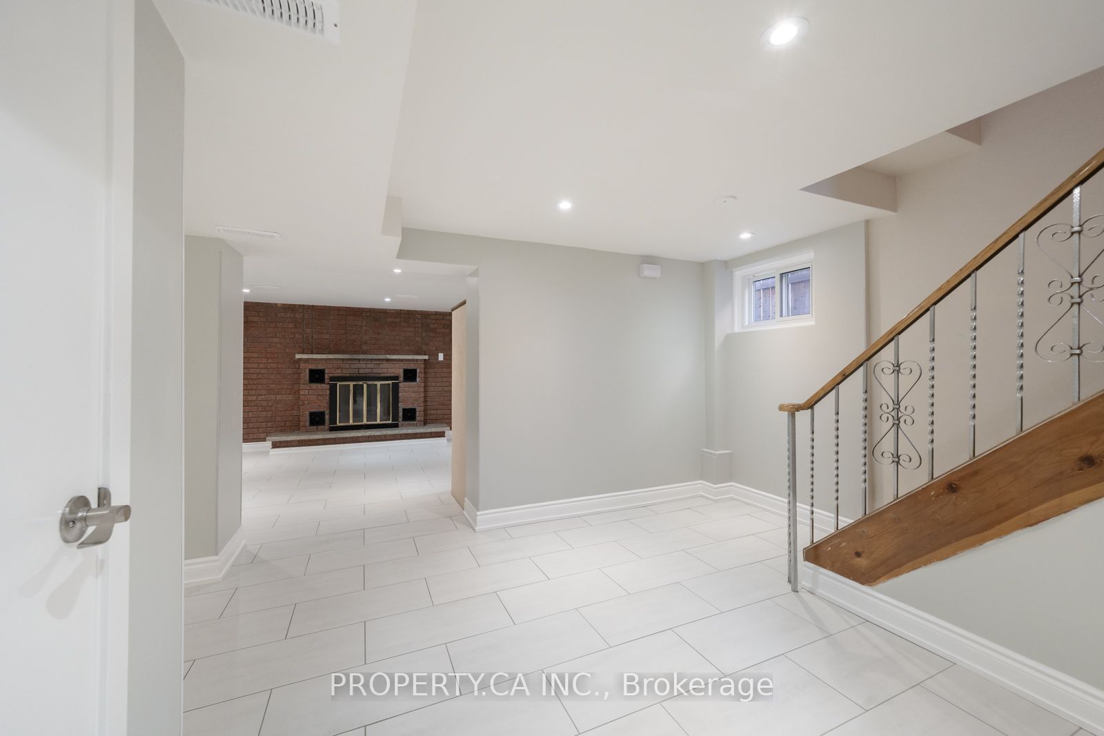 Unit Bsmt - 14 Alladin Avenue, North York 4
