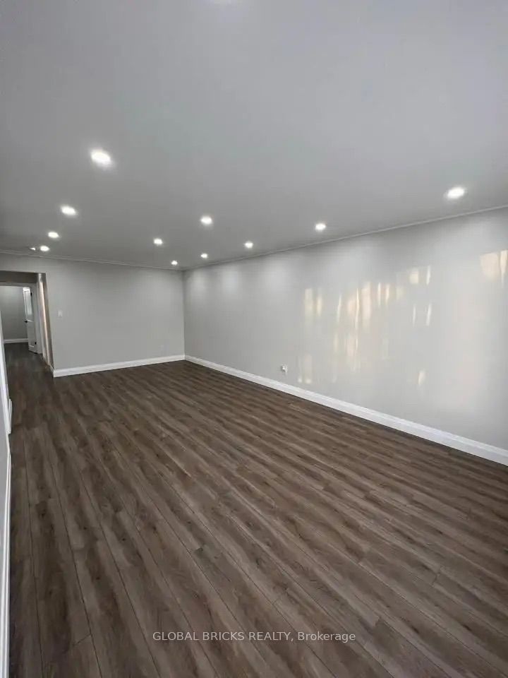 Unit Upper - 49 Argyle Crescent, Brampton 3