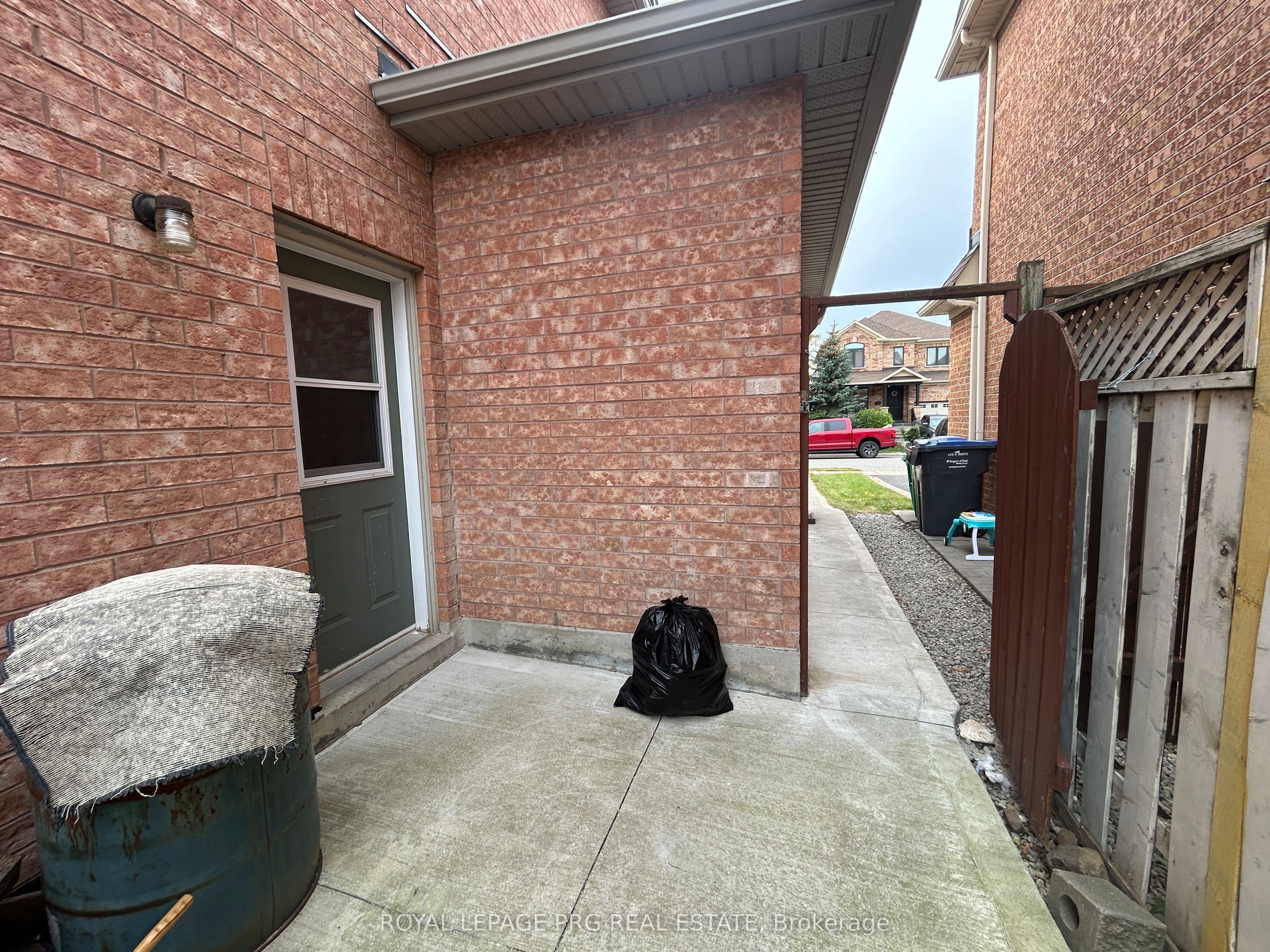 Unit B - 11 Villagewood Street, Brampton 2