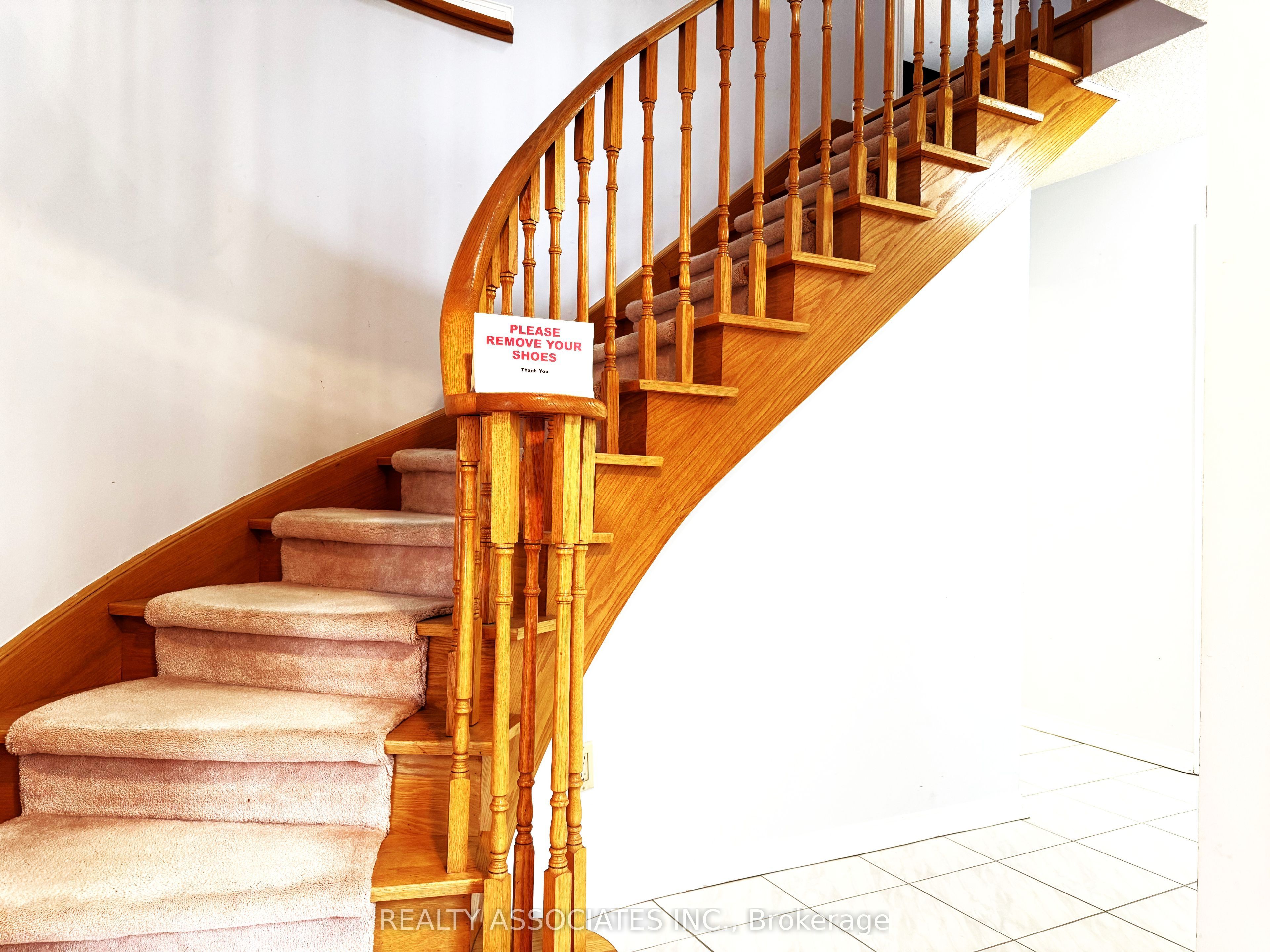 5577 Haddon Hall Road, Mississauga 3